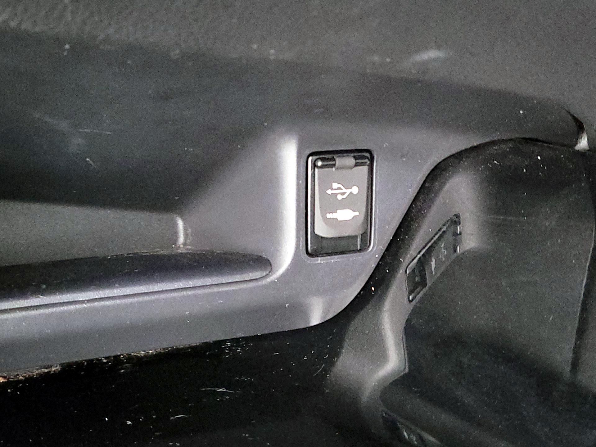 Thumbnail: 2019 Toyota C-HR - 19