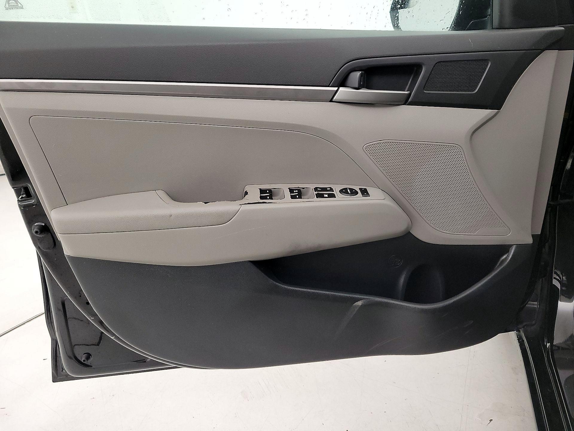 Thumbnail: 2018 Hyundai Elantra - 12