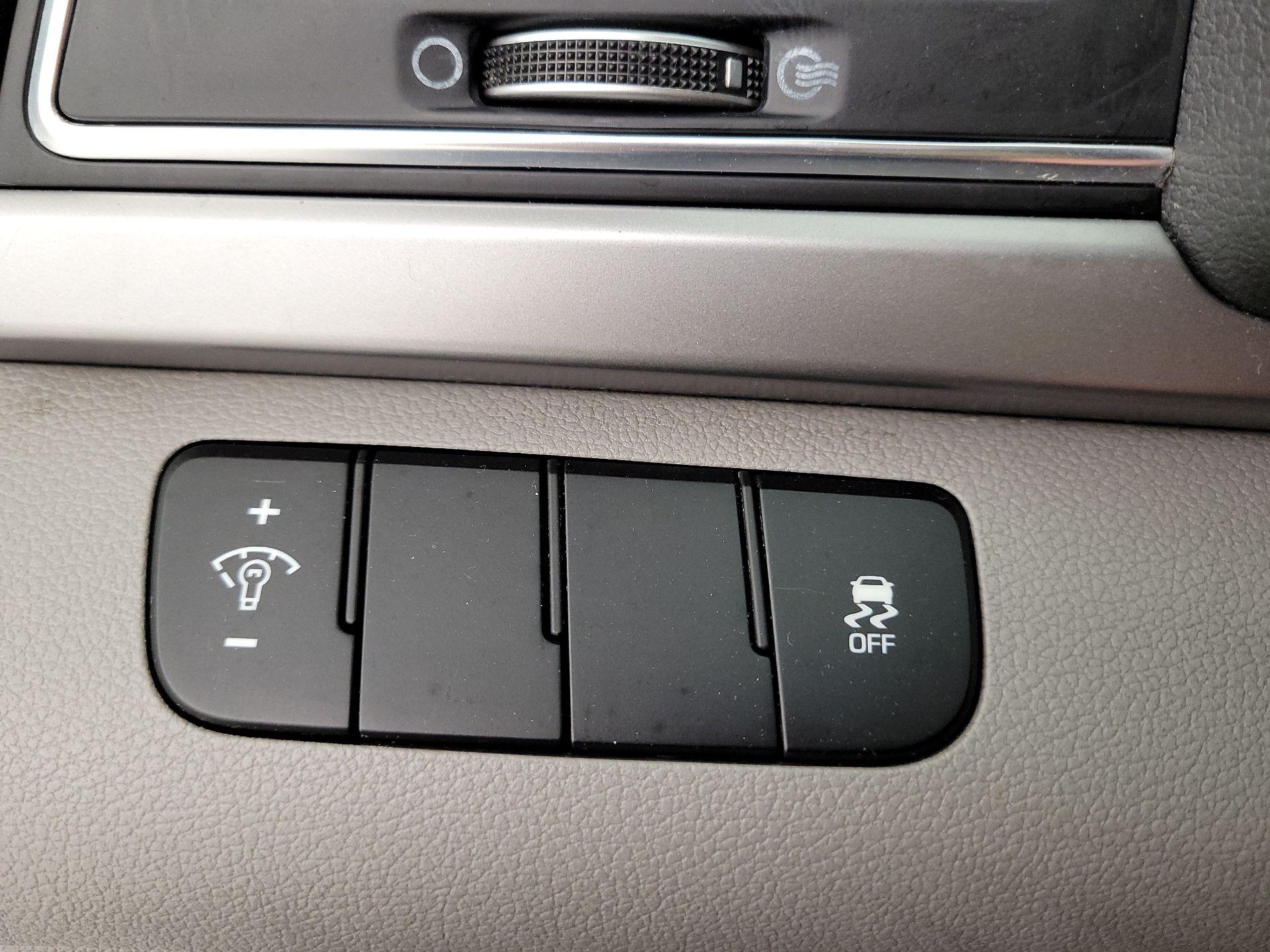 Thumbnail: 2018 Hyundai Elantra - 13