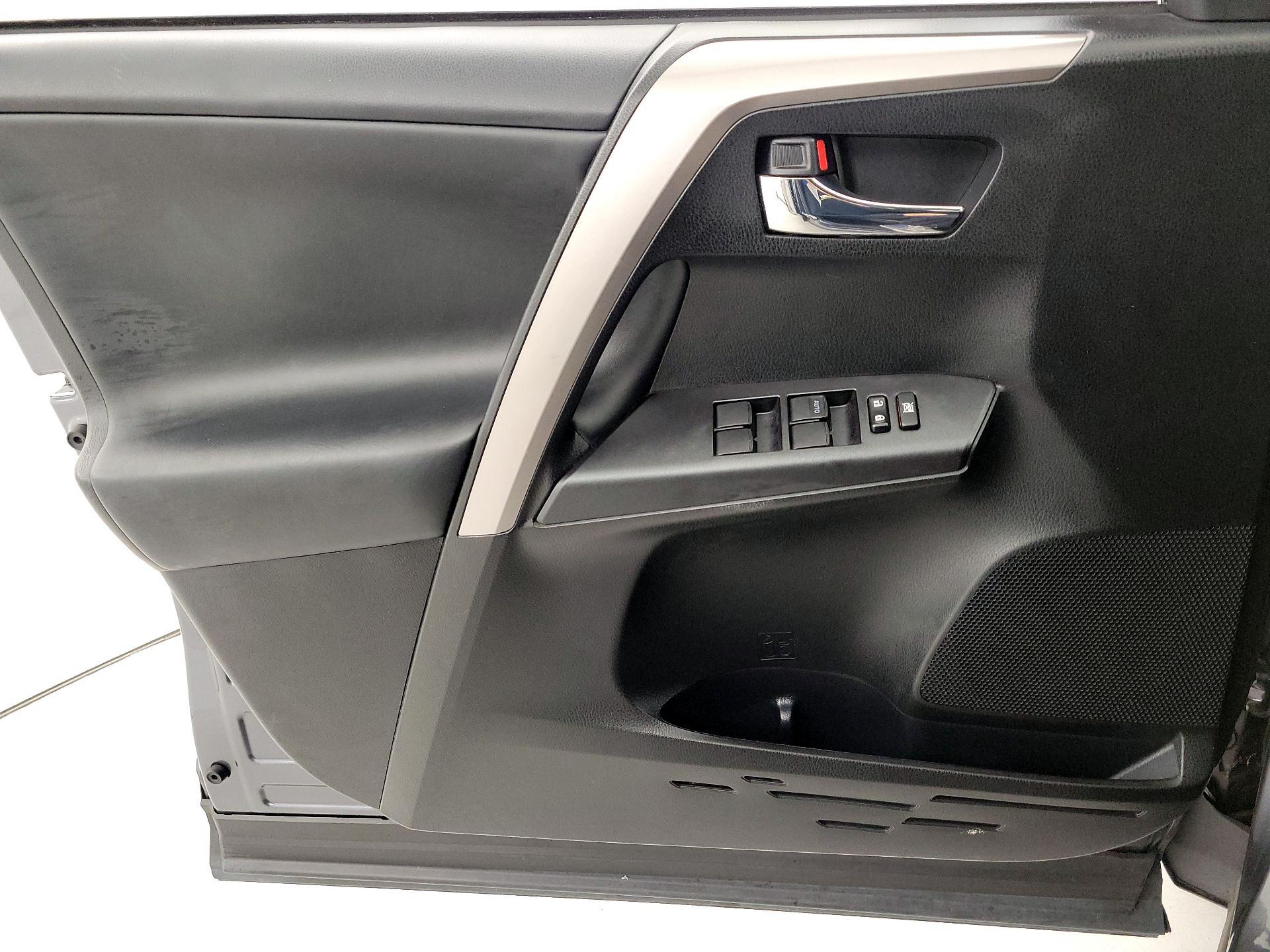 Thumbnail: 2017 Toyota RAV4 - 12