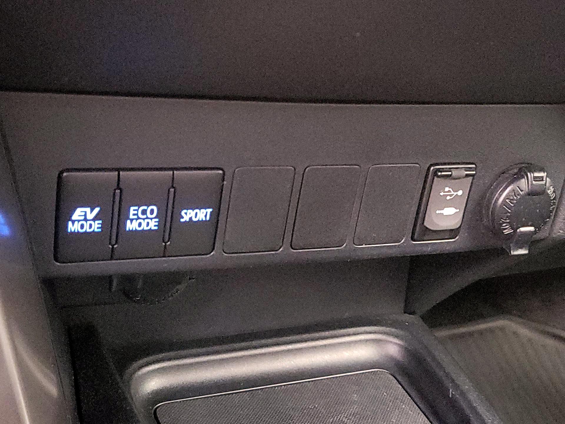 Thumbnail: 2017 Toyota RAV4 - 18