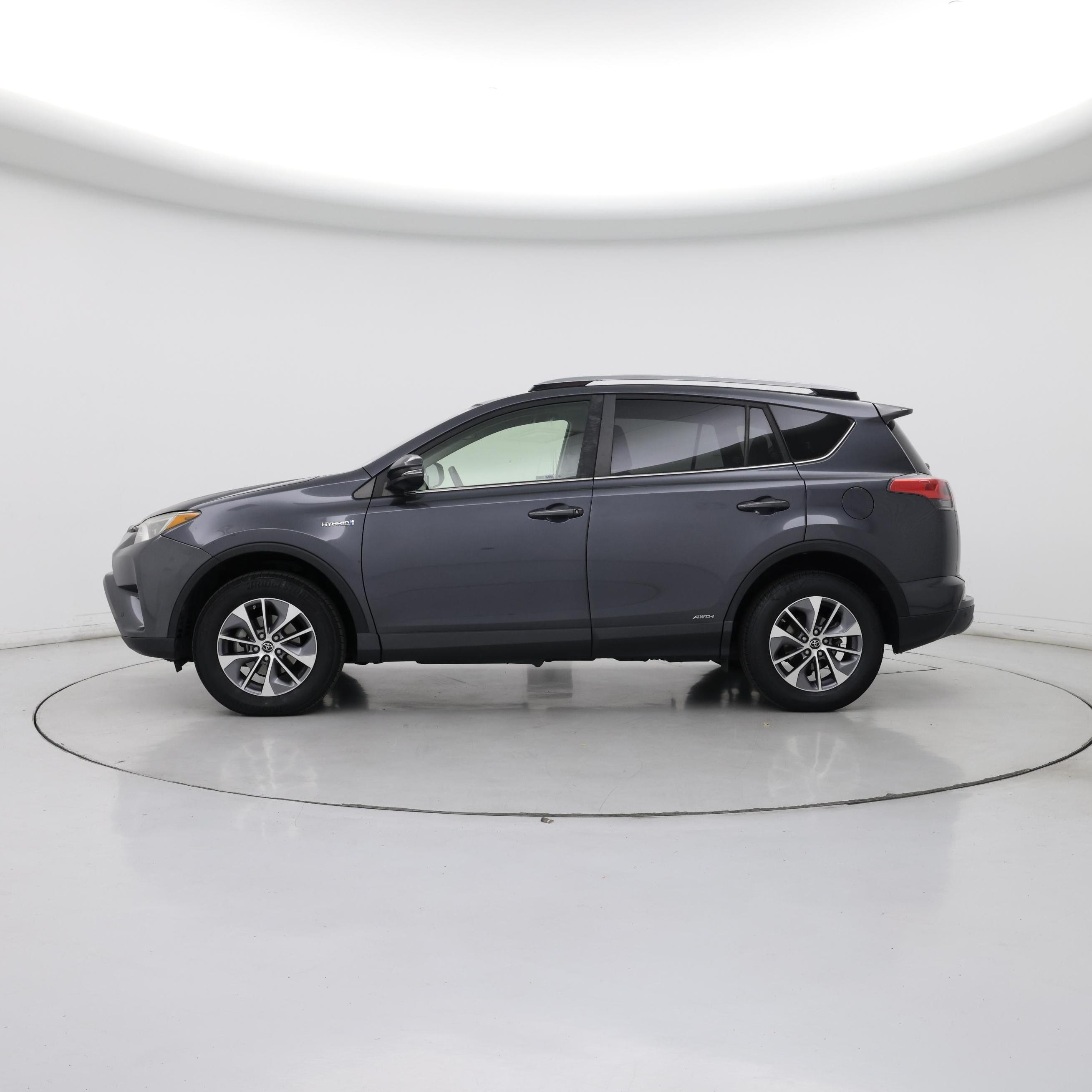 Thumbnail: 2017 Toyota RAV4 - 3
