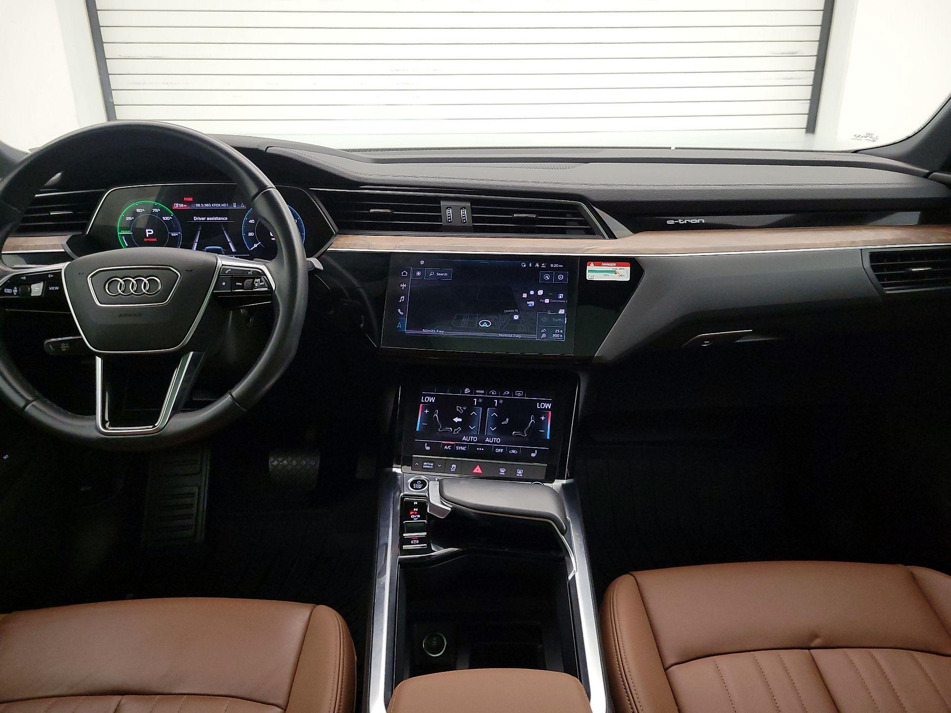 Thumbnail: 2022 Audi e-tron S - 9