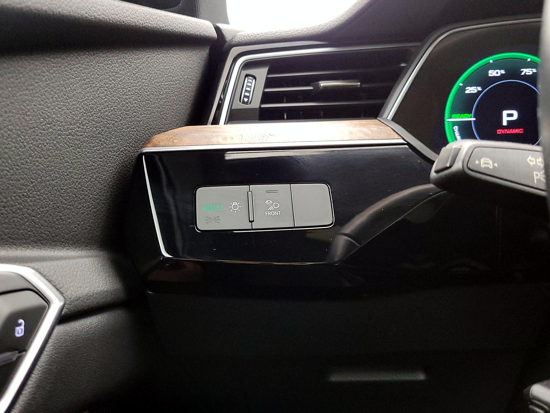 Thumbnail: 2022 Audi e-tron S - 13