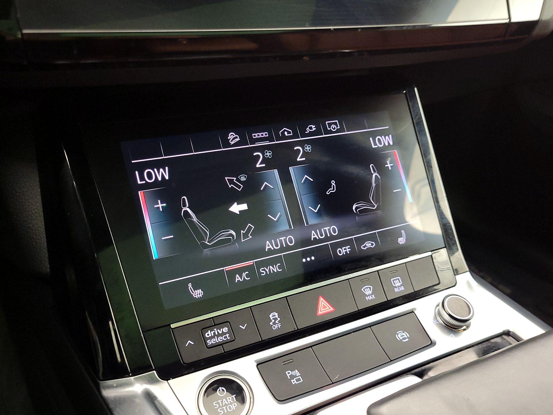 Thumbnail: 2022 Audi e-tron S - 17