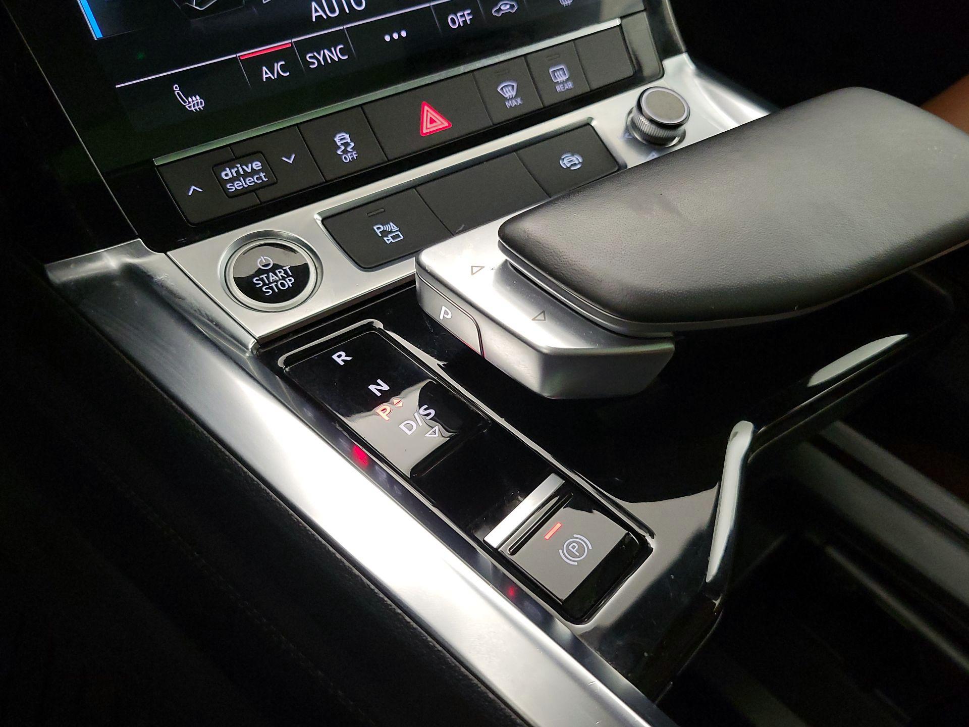 Thumbnail: 2022 Audi e-tron S - 18