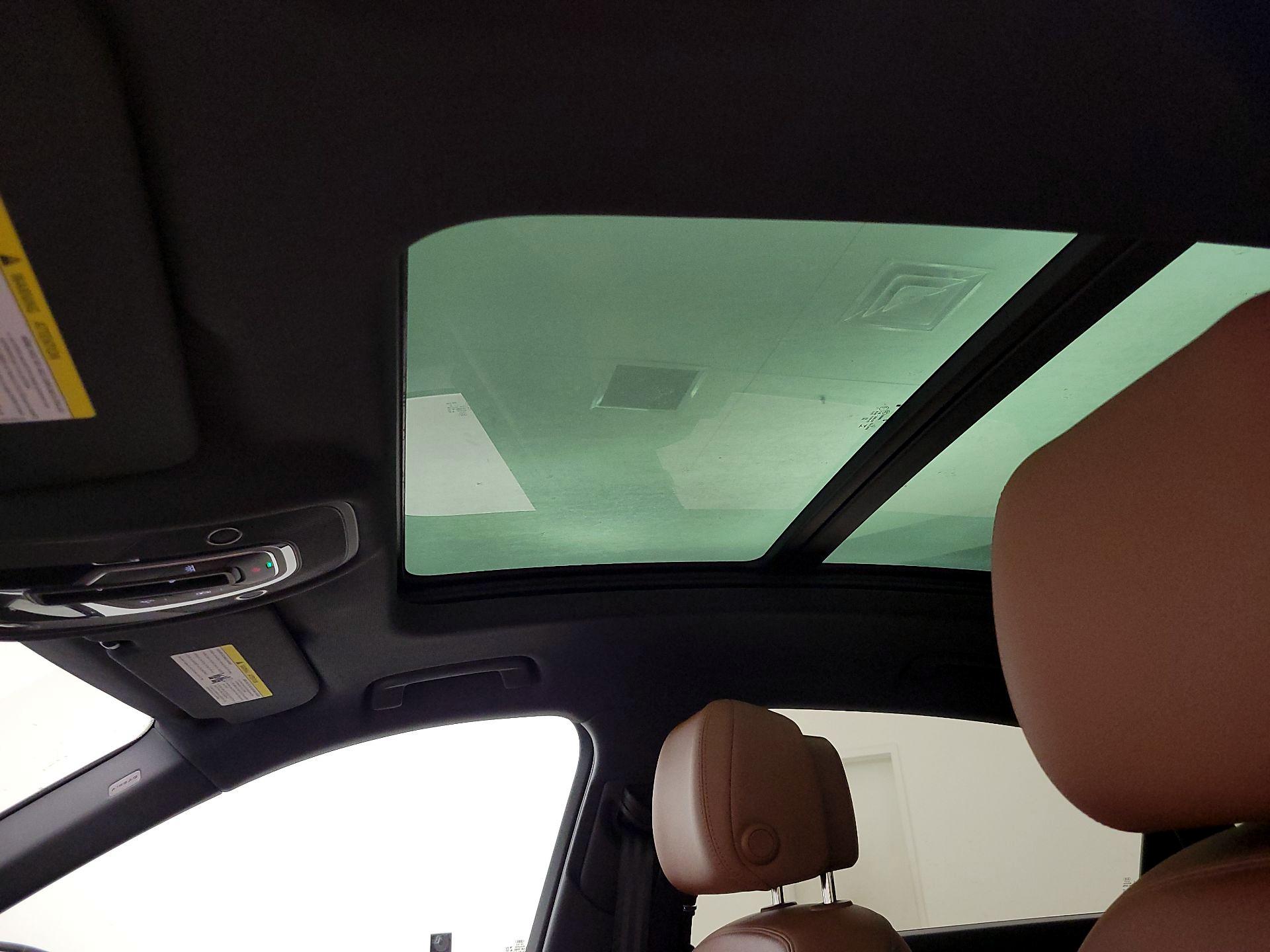 Thumbnail: 2022 Audi e-tron S - 20