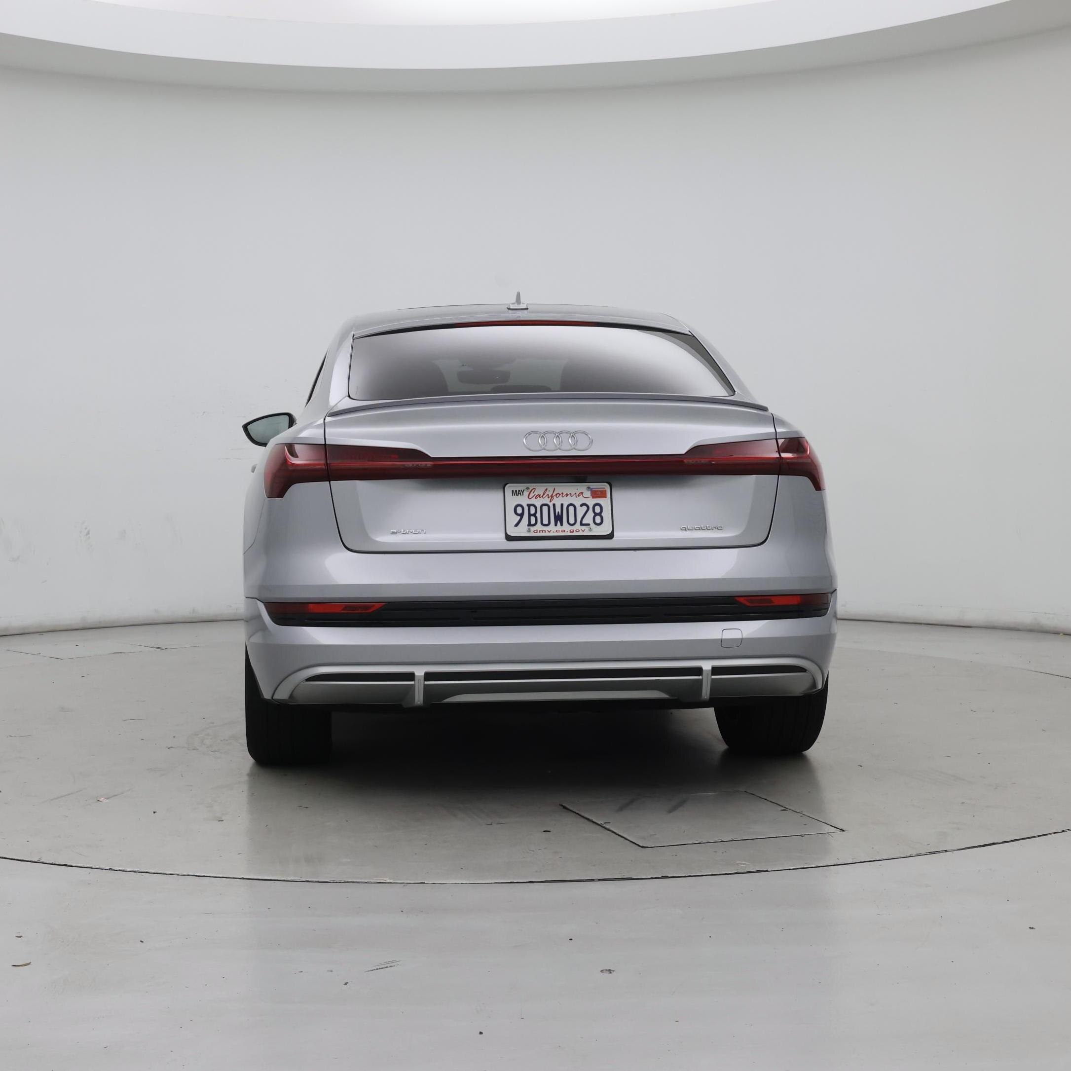 Thumbnail: 2022 Audi e-tron S - 6