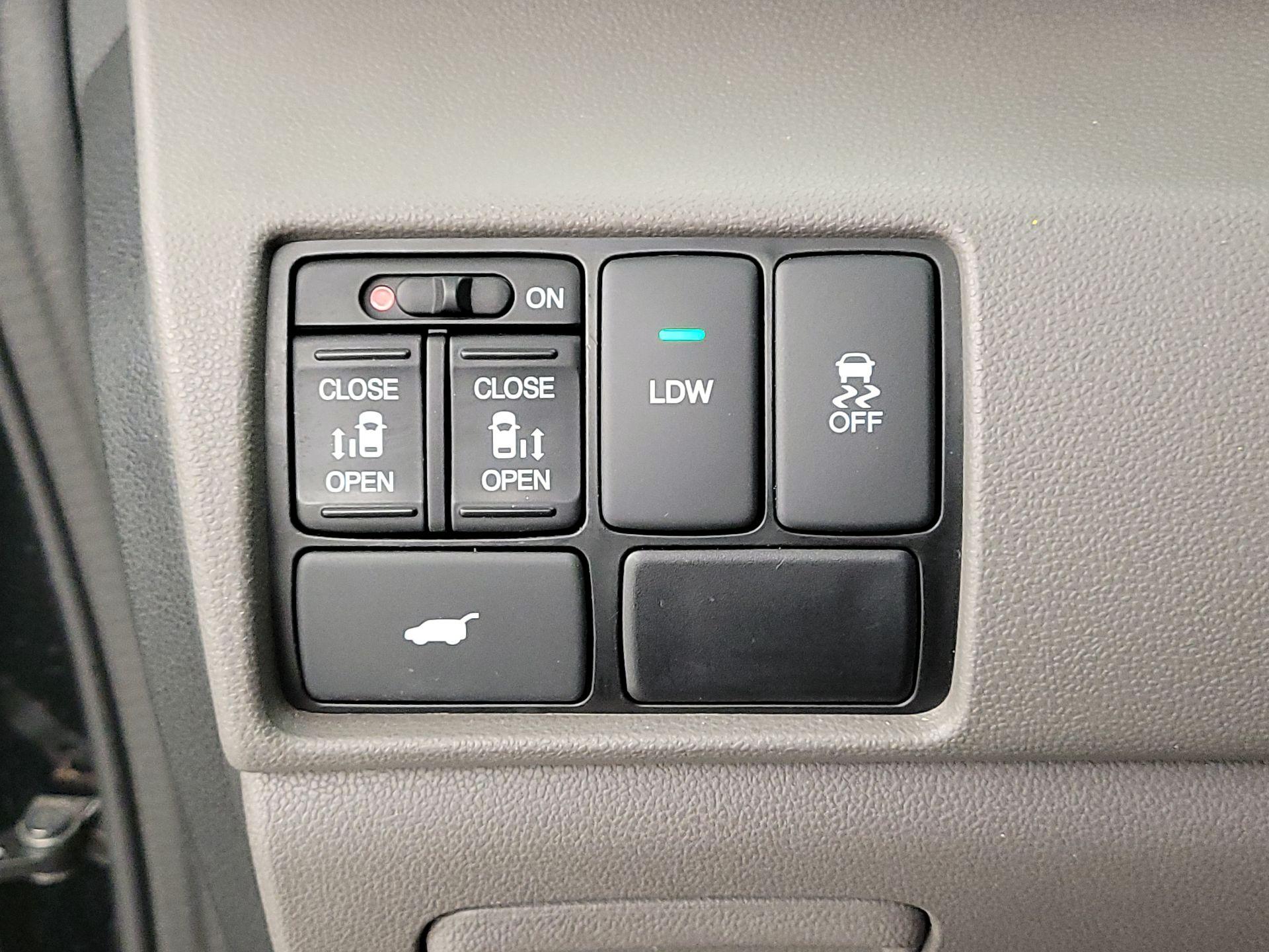 Thumbnail: 2016 Honda Odyssey - 13