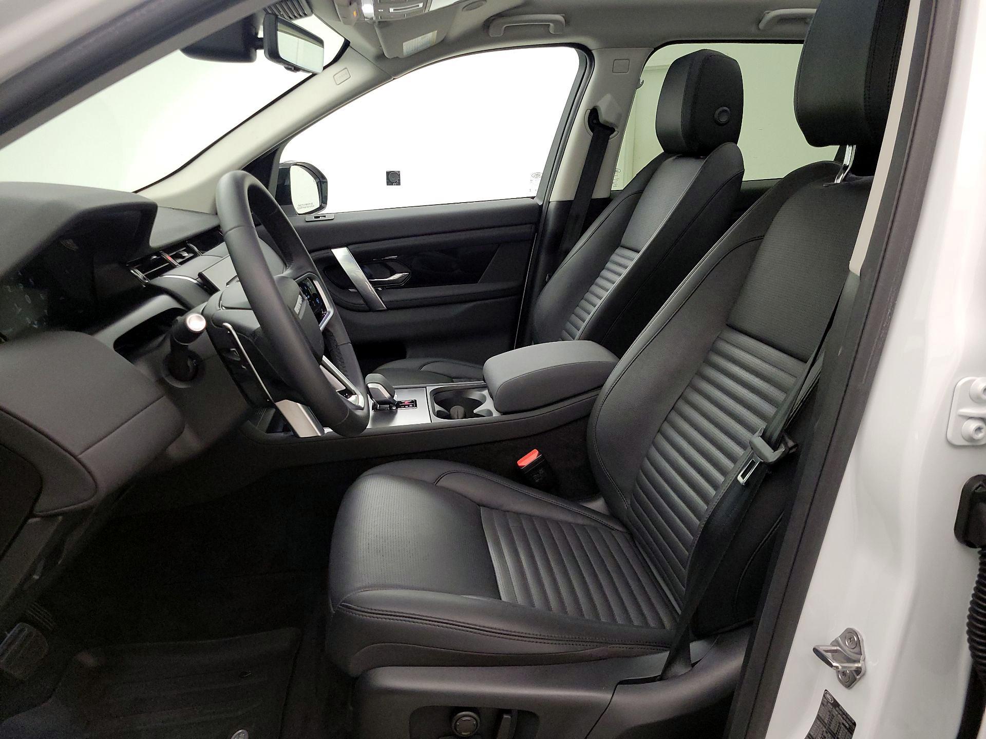 Thumbnail: 2024 Land Rover Discovery Sport - 11