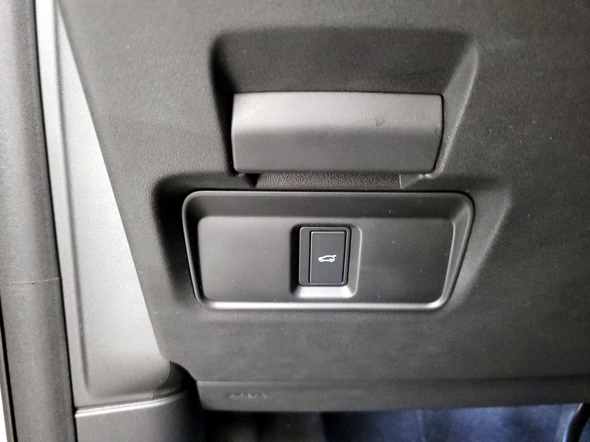 Thumbnail: 2024 Land Rover Discovery Sport - 13