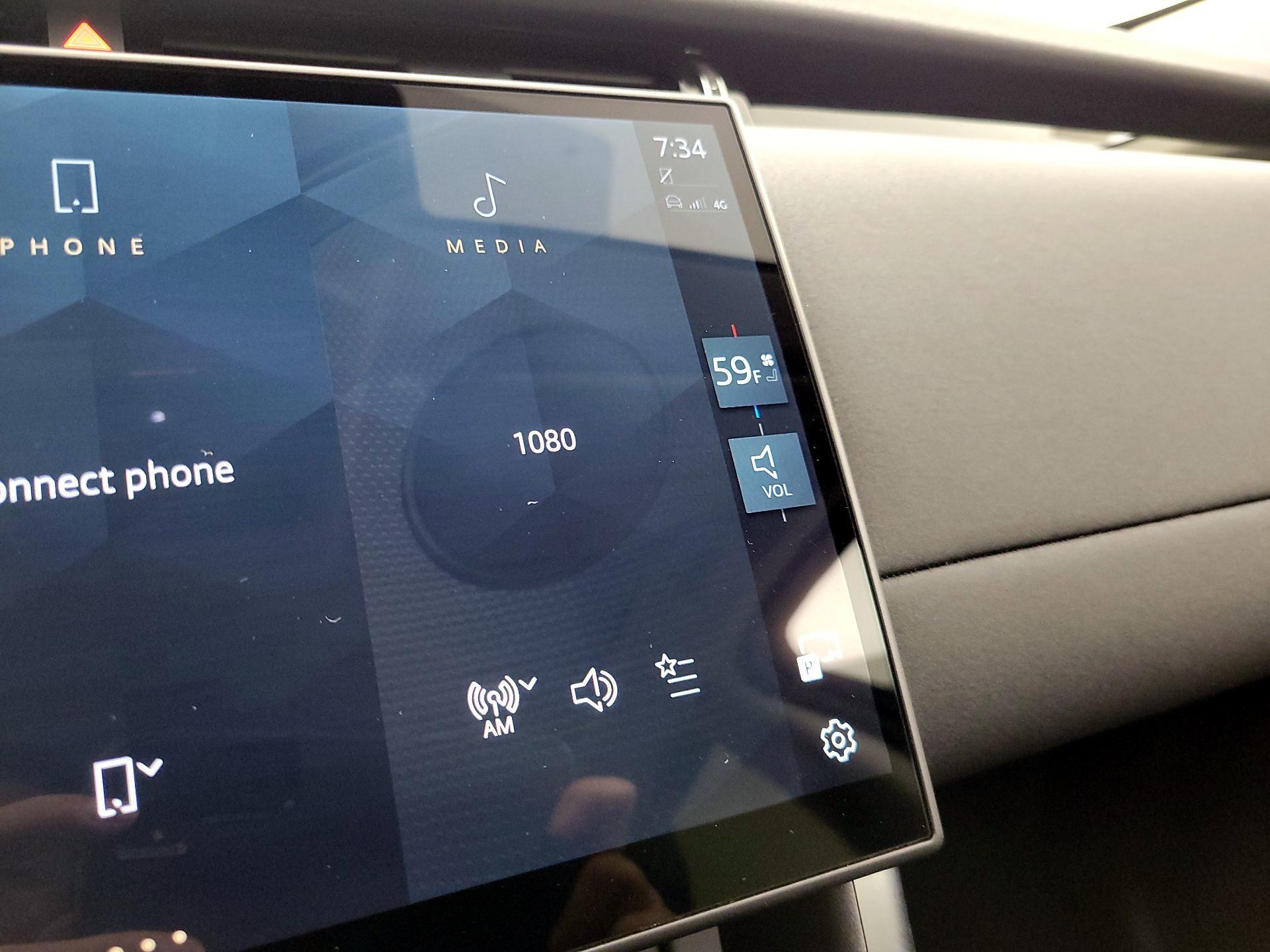 Thumbnail: 2024 Land Rover Discovery Sport - 16