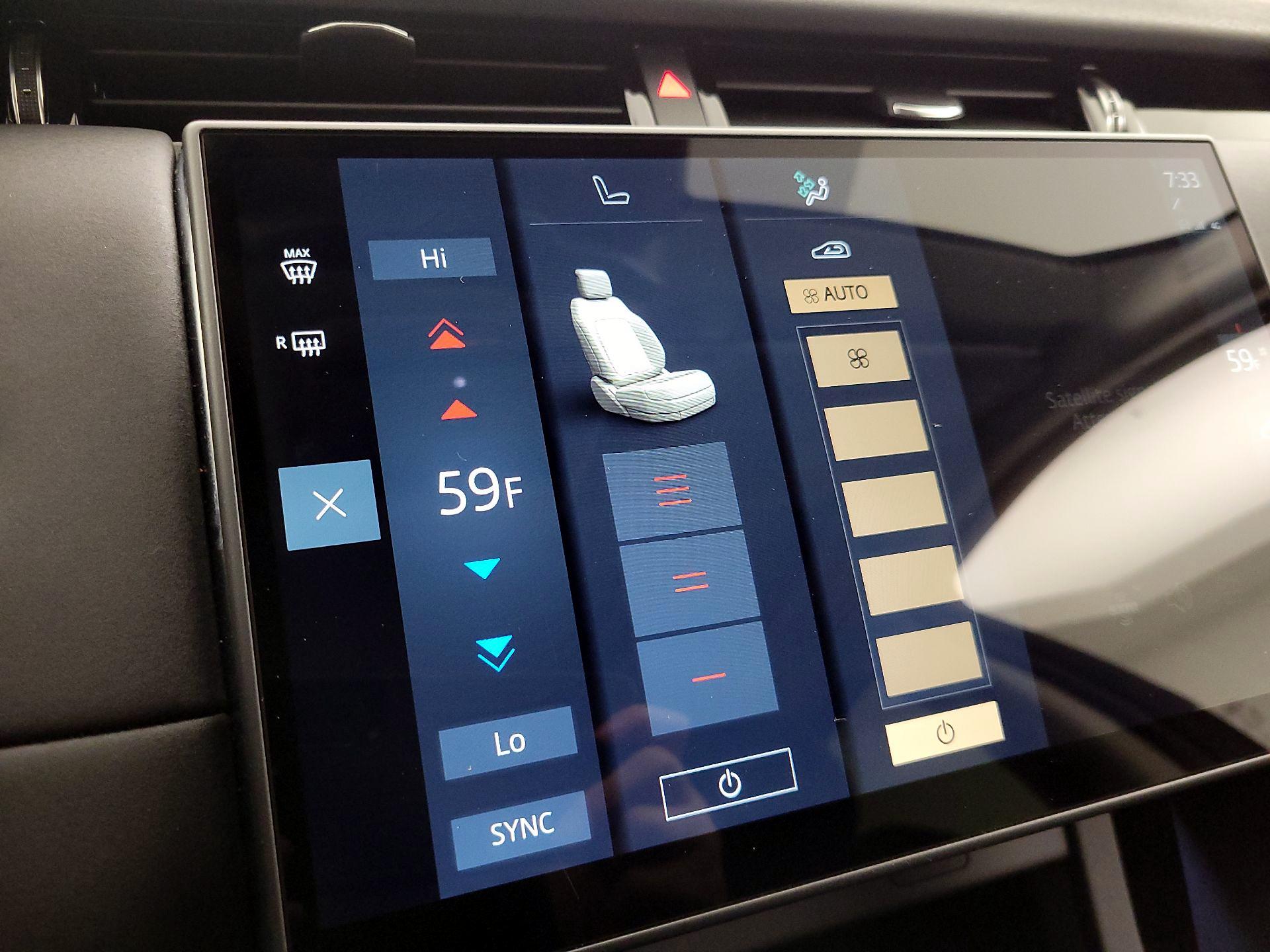 Thumbnail: 2024 Land Rover Discovery Sport - 17