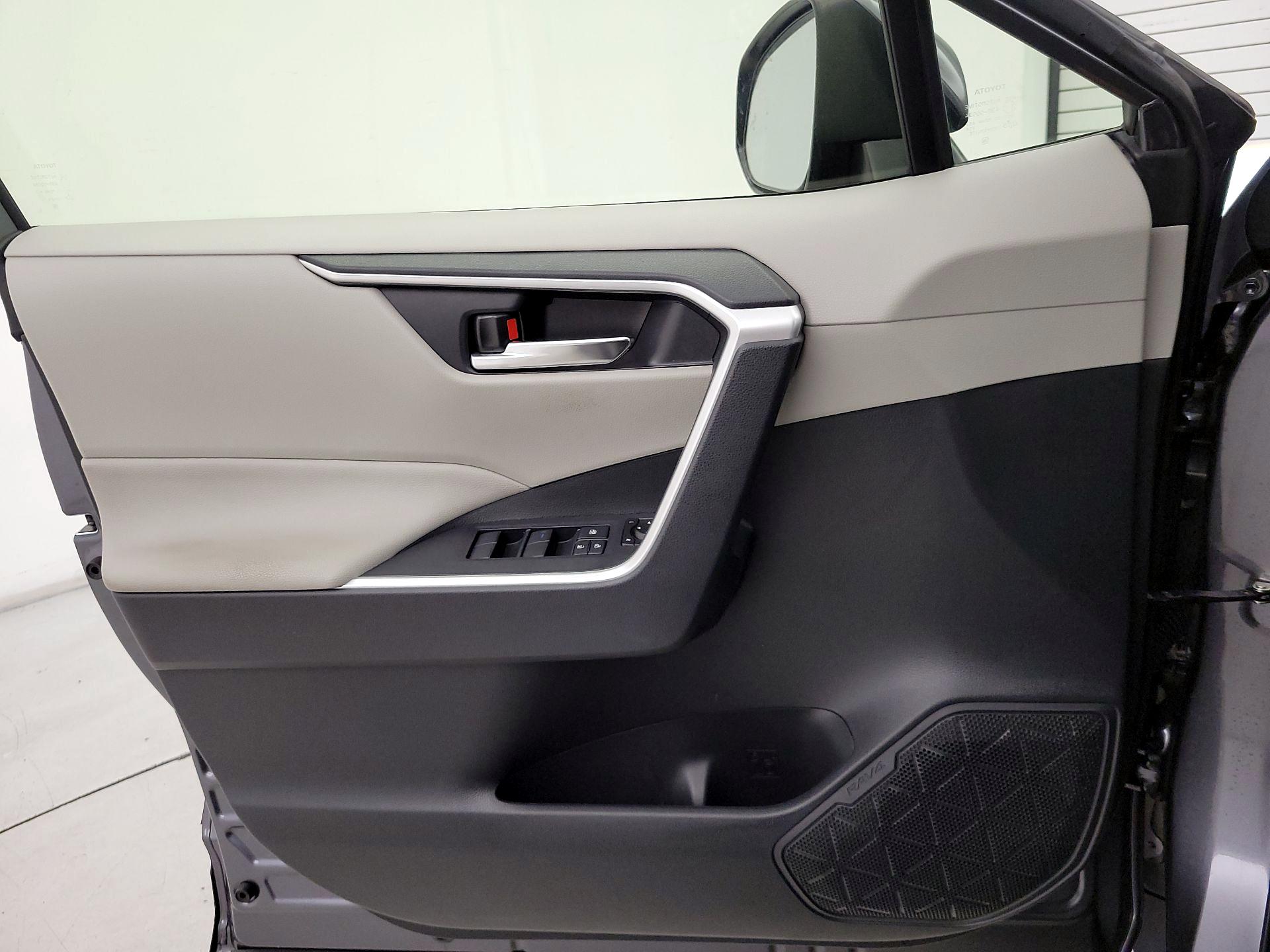 Thumbnail: 2021 Toyota RAV4 - 12