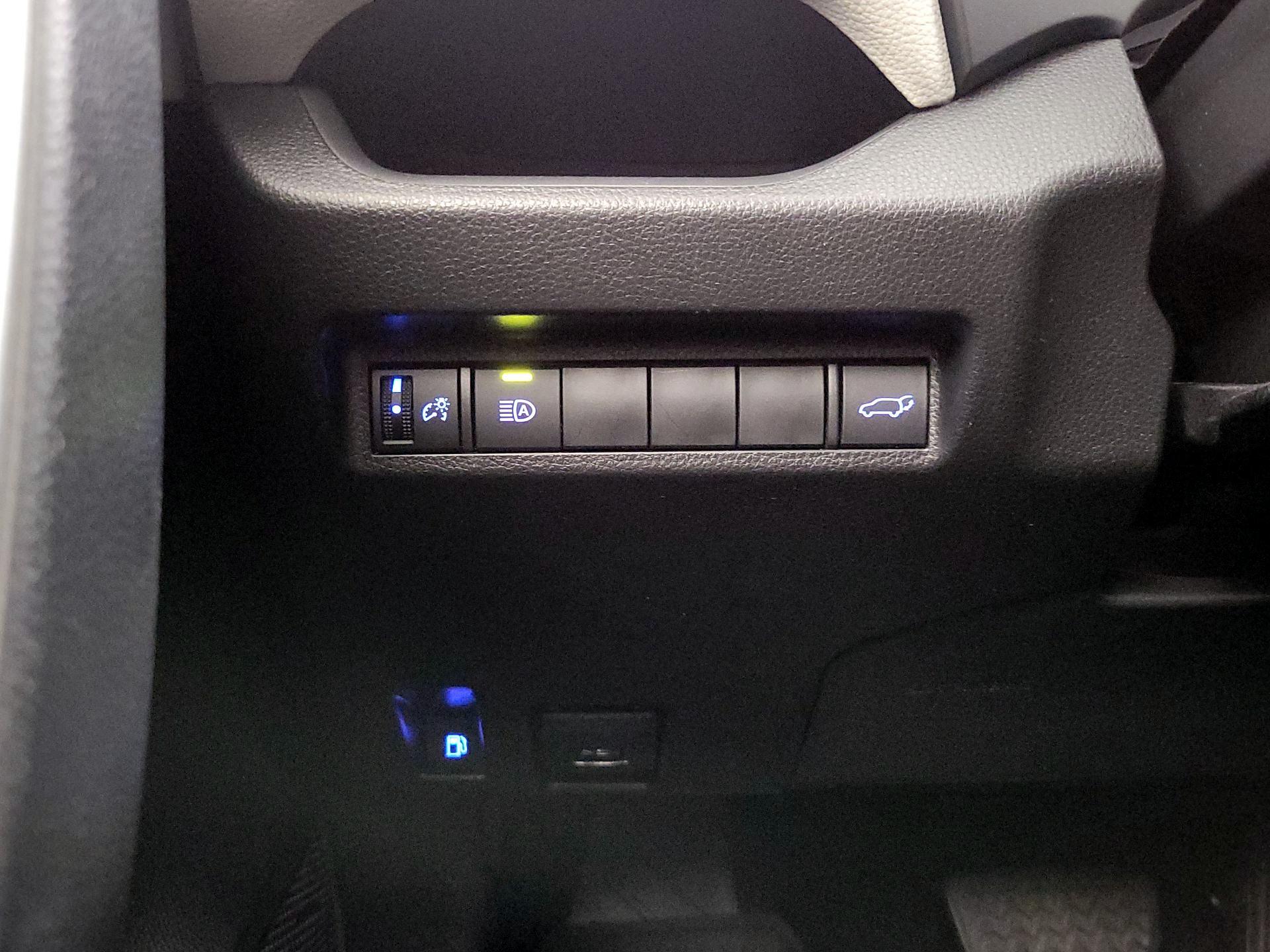 Thumbnail: 2021 Toyota RAV4 - 13