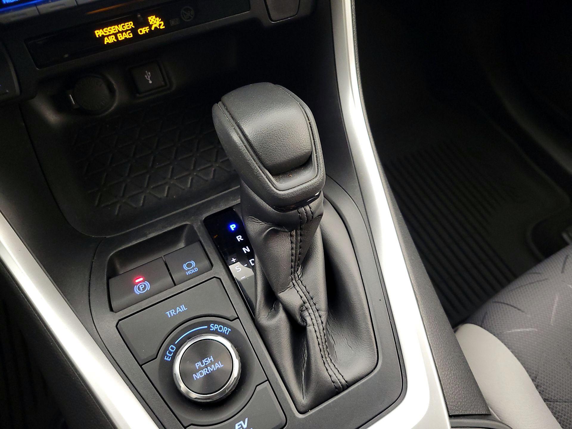 Thumbnail: 2021 Toyota RAV4 - 17