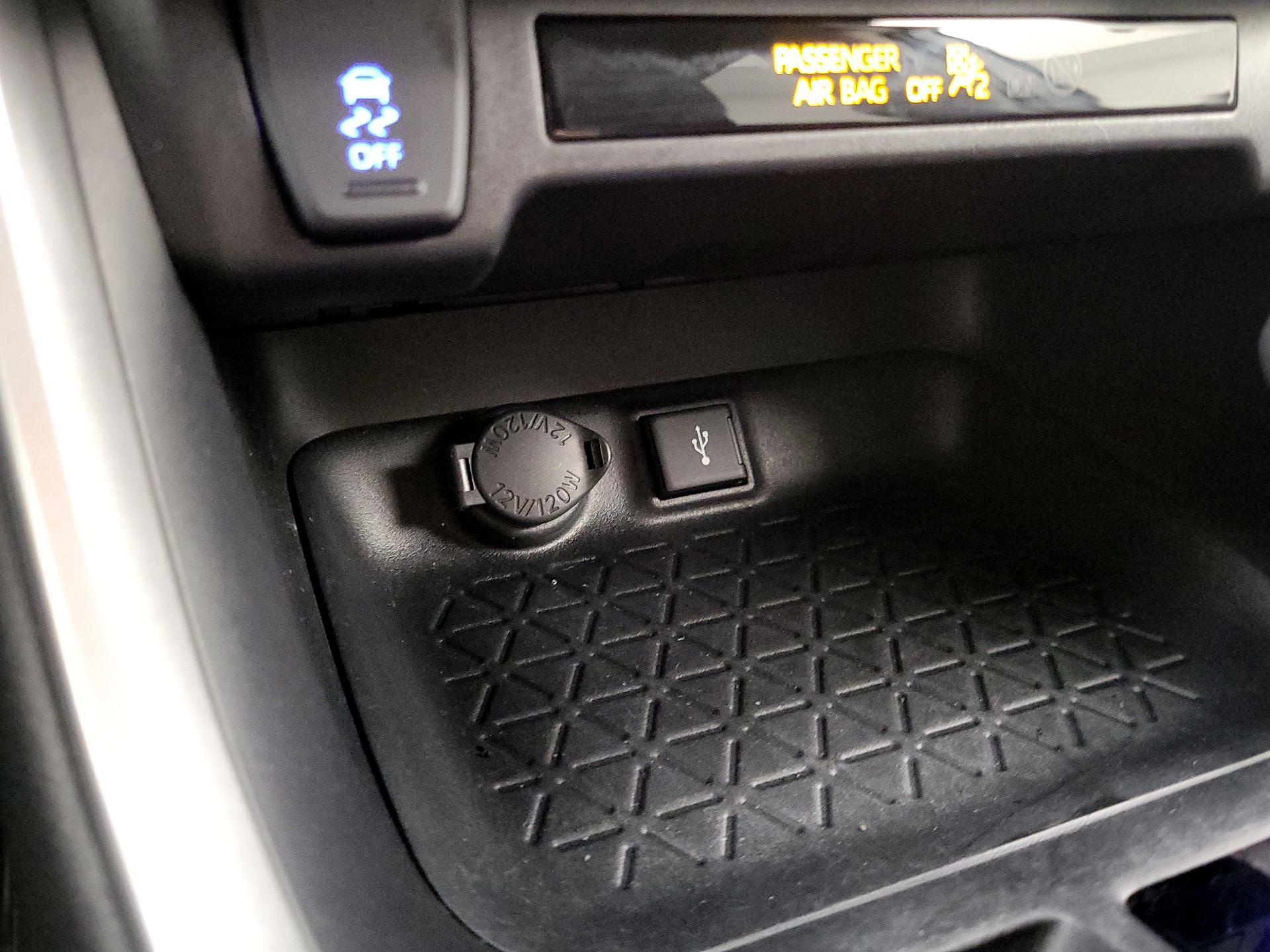 Thumbnail: 2021 Toyota RAV4 - 18