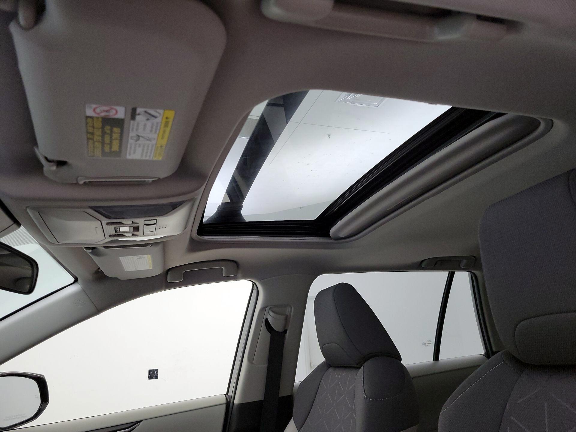 Thumbnail: 2021 Toyota RAV4 - 19