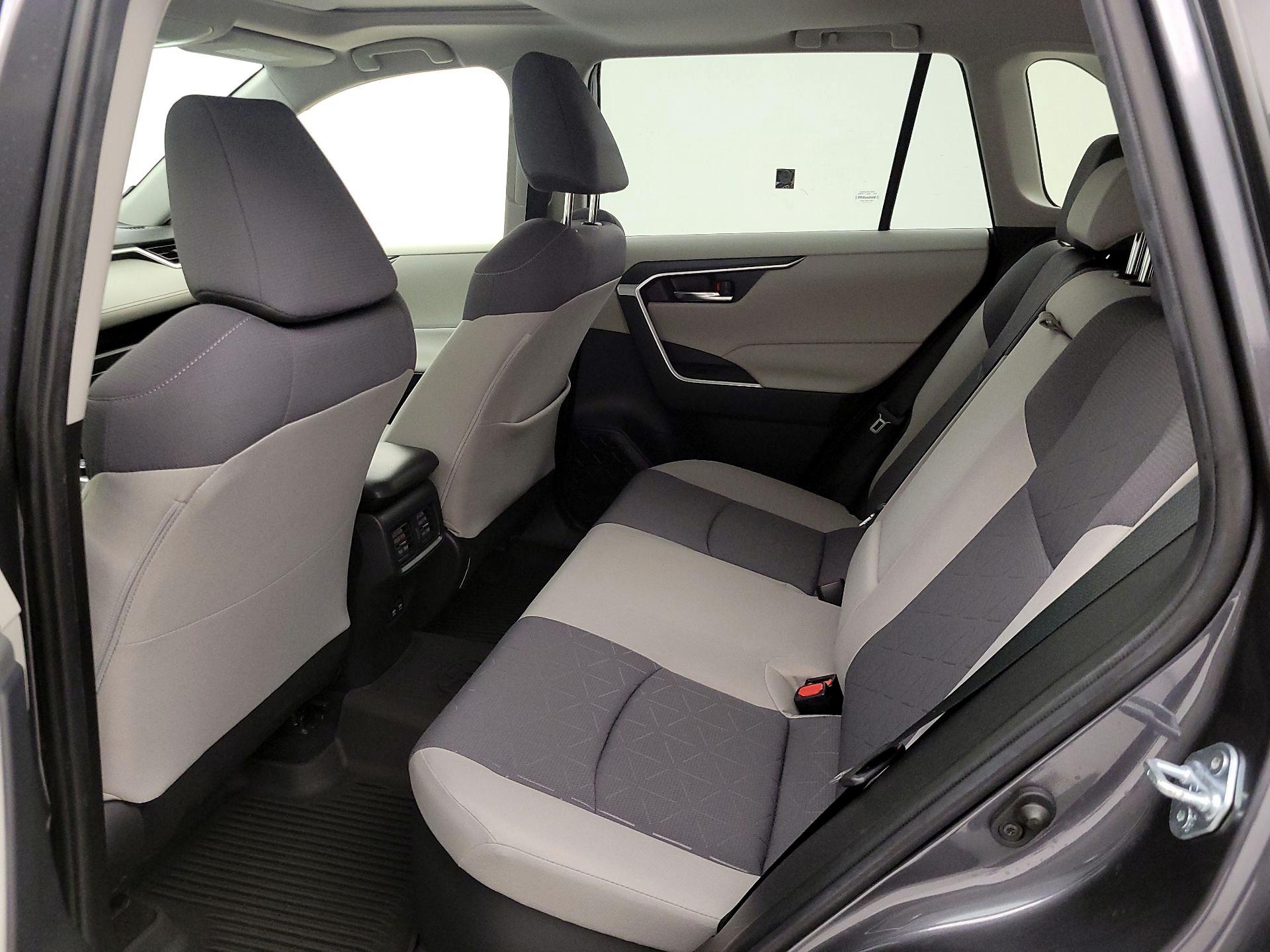 Thumbnail: 2021 Toyota RAV4 - 20