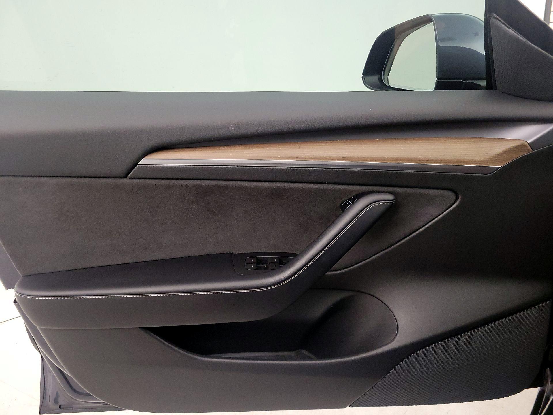 Thumbnail: 2021 Tesla Model 3 - 12