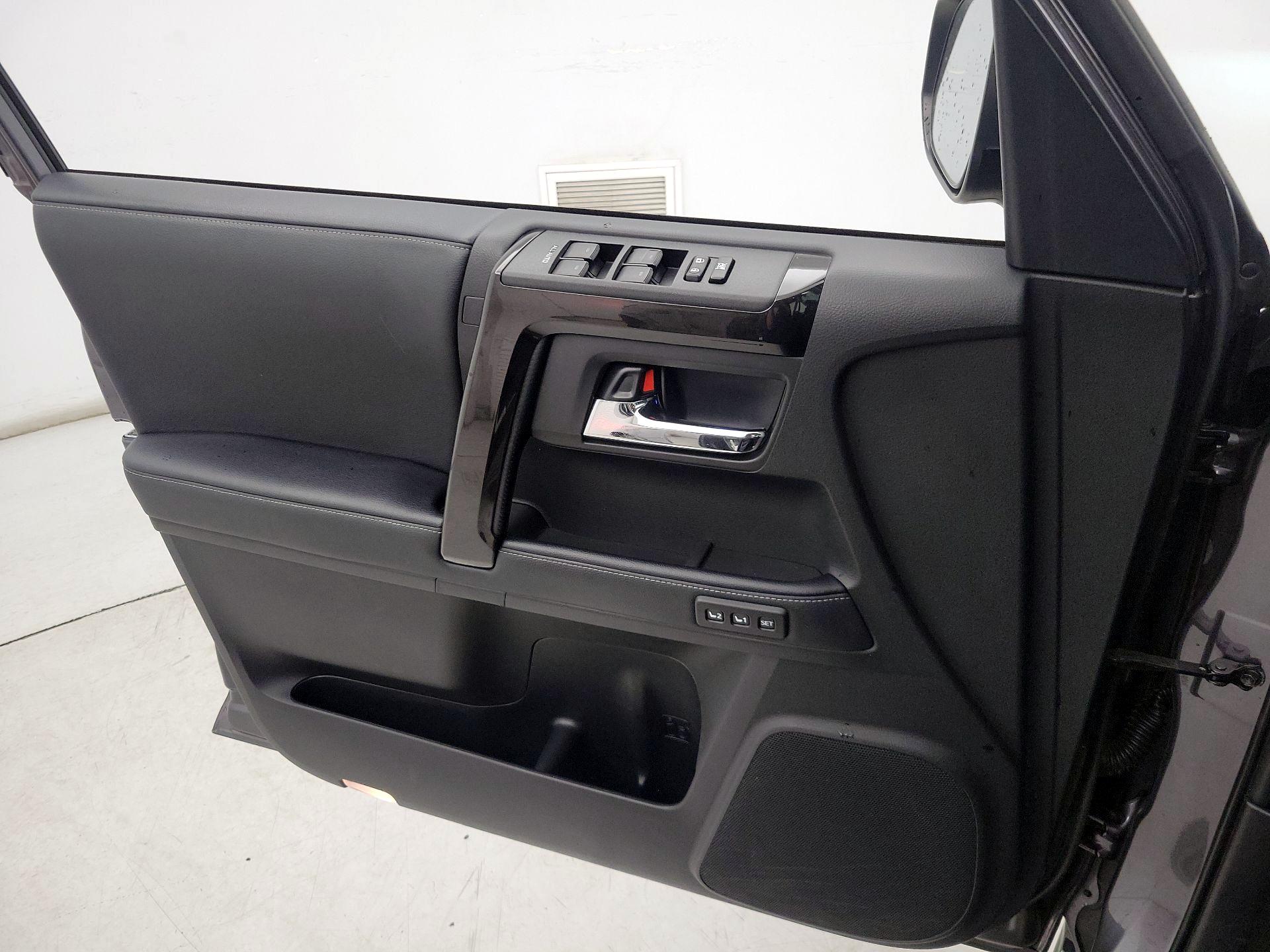 Thumbnail: 2021 Toyota 4Runner - 12