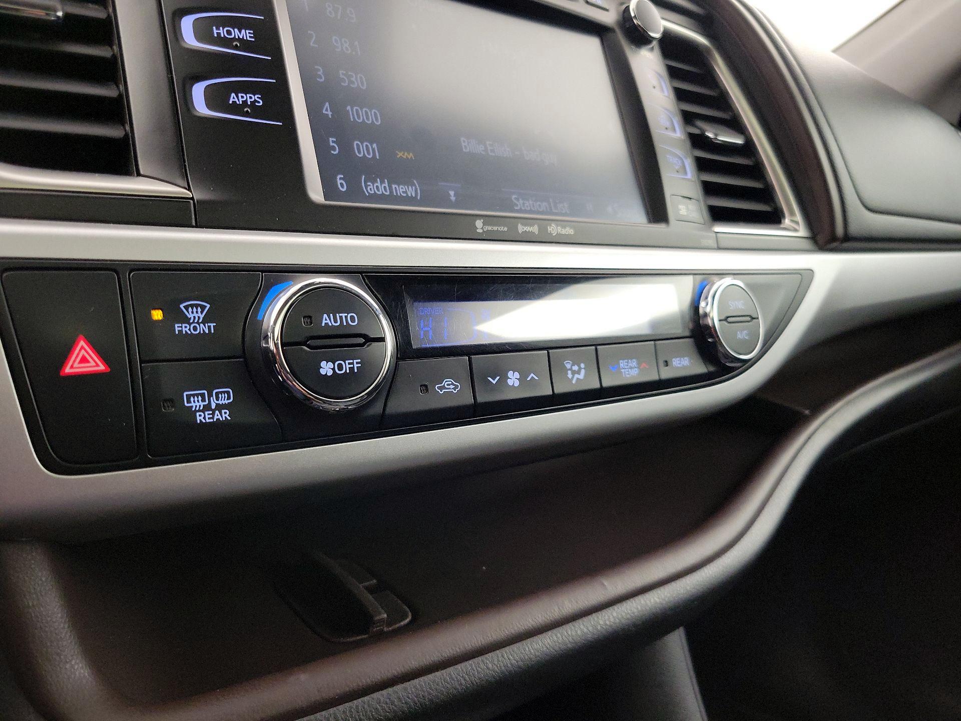 Thumbnail: 2019 Toyota Highlander - 16