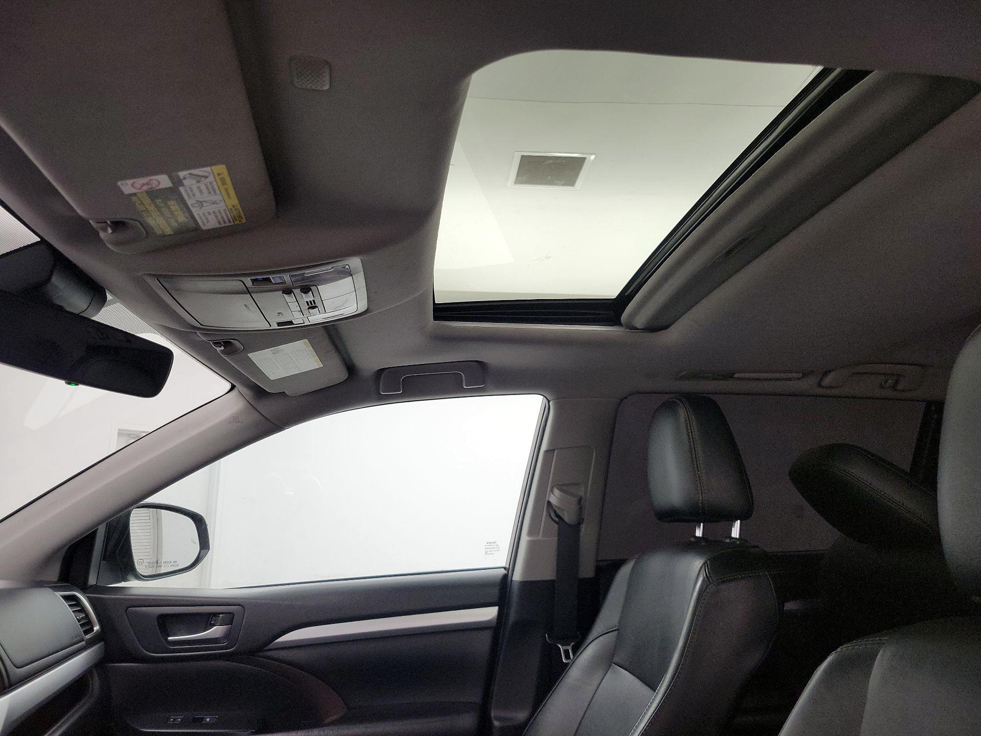 Thumbnail: 2019 Toyota Highlander - 19