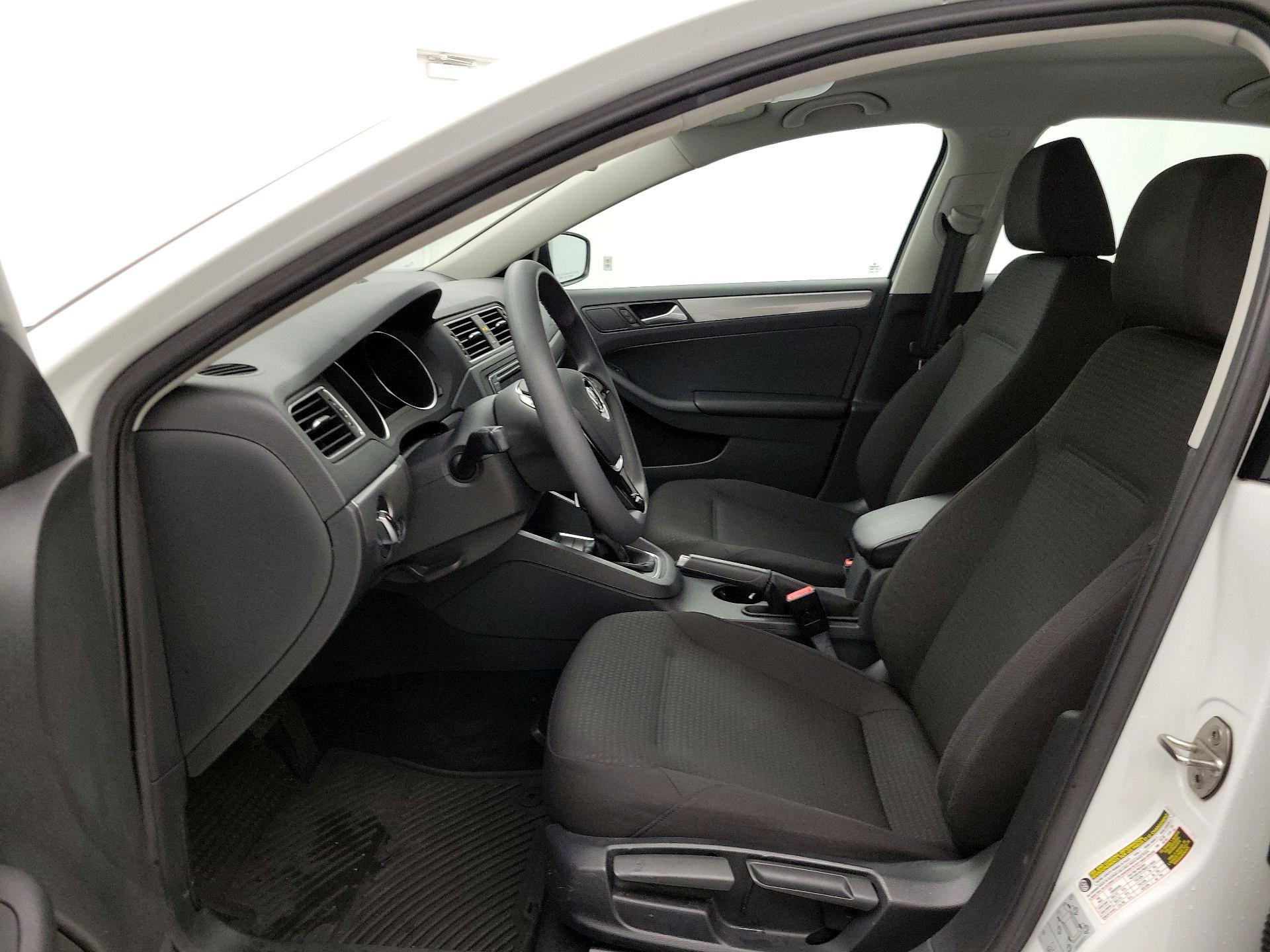 Thumbnail: 2016 Volkswagen Jetta - 11