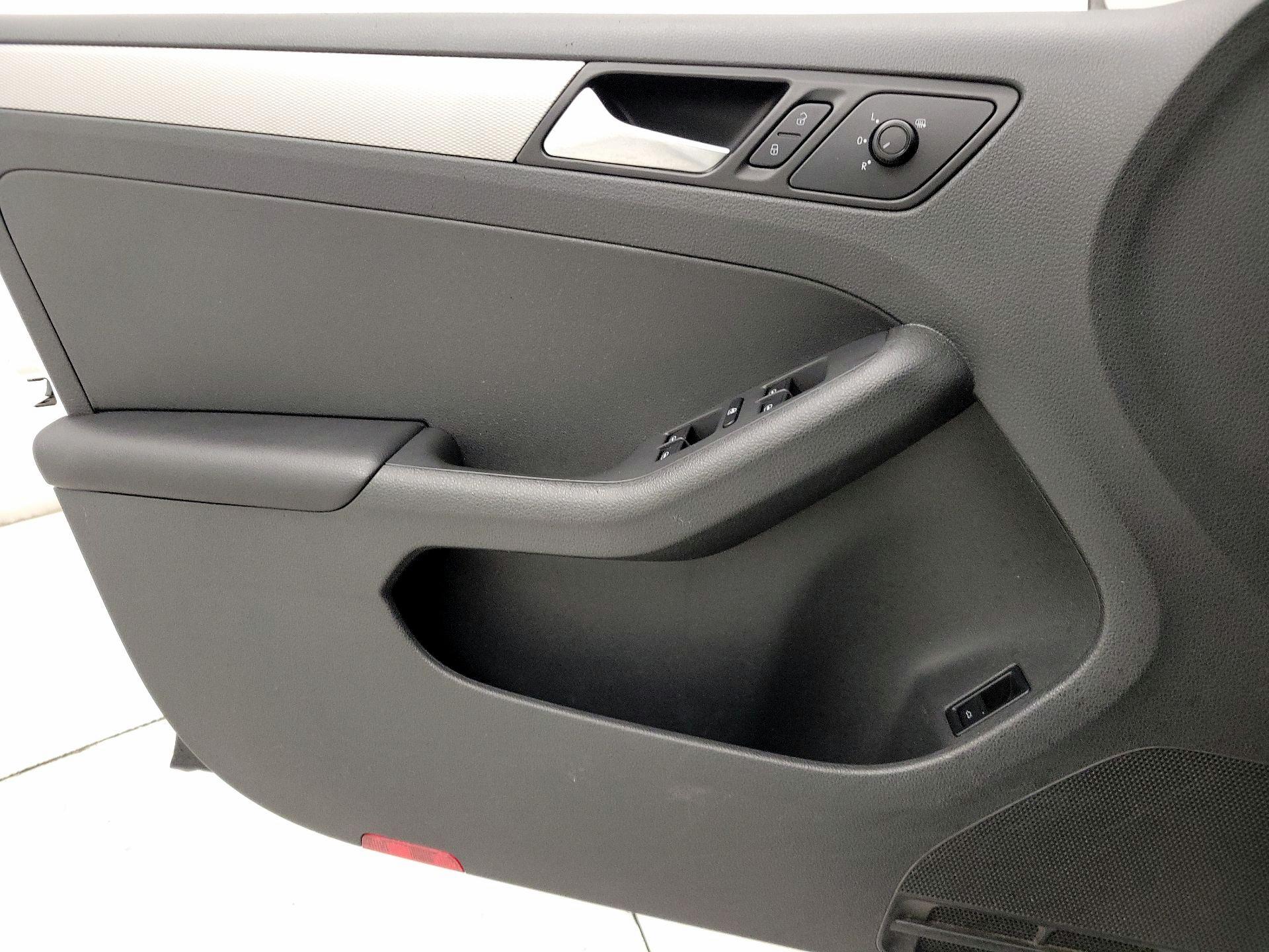 Thumbnail: 2016 Volkswagen Jetta - 12