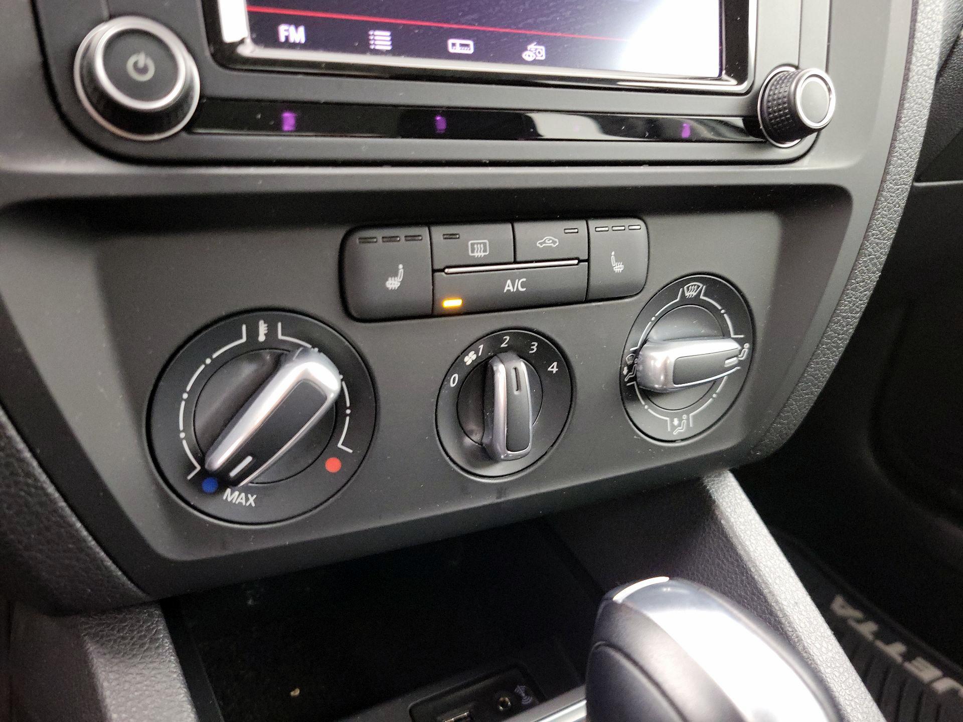 Thumbnail: 2016 Volkswagen Jetta - 16