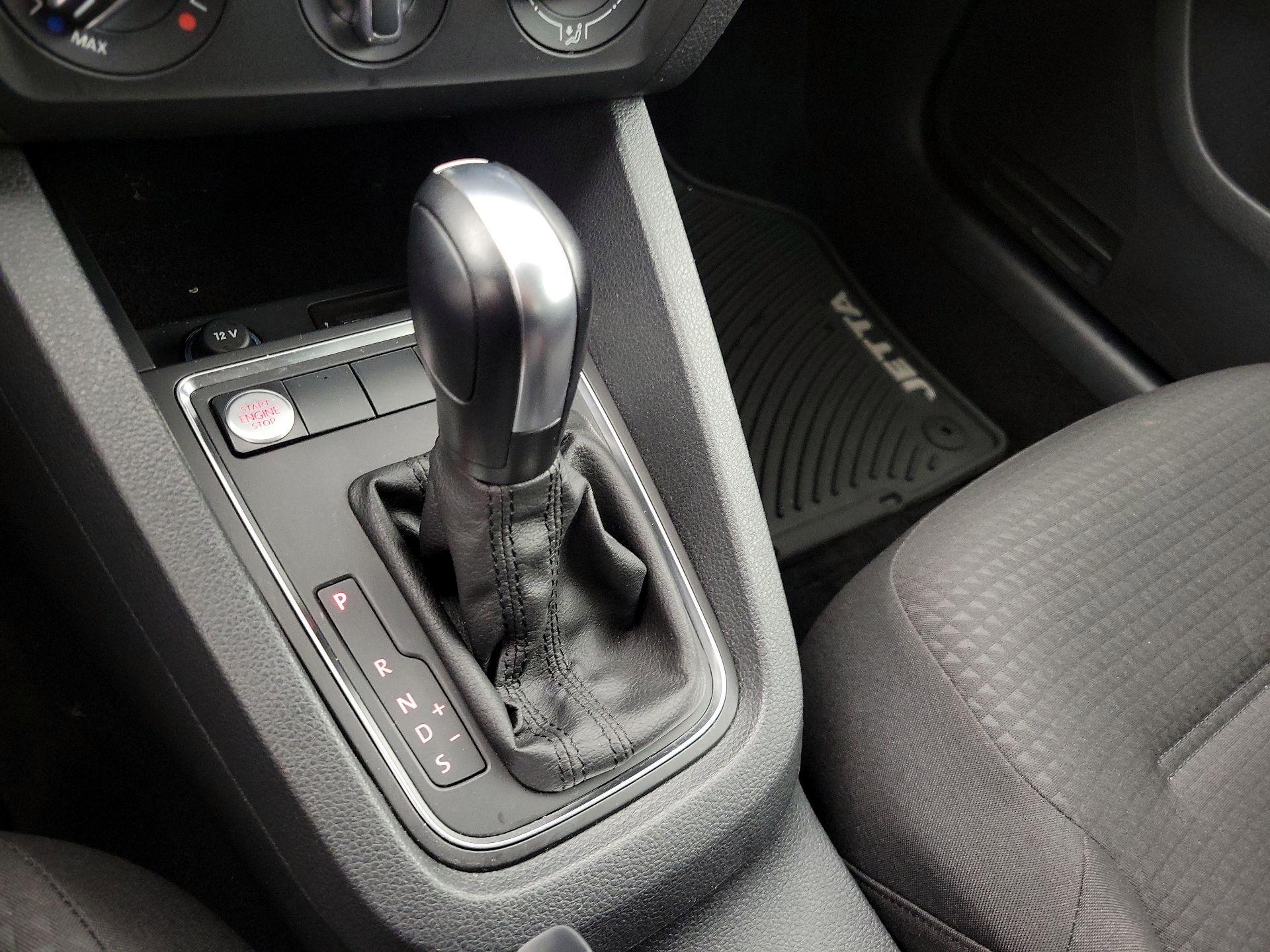 Thumbnail: 2016 Volkswagen Jetta - 17