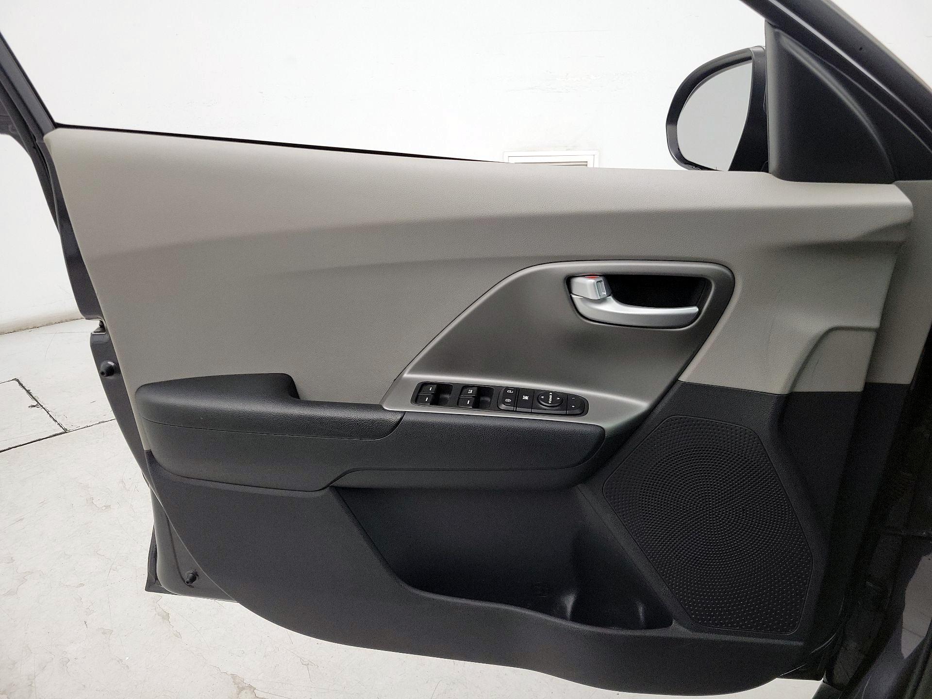 Thumbnail: 2019 Kia Niro - 12