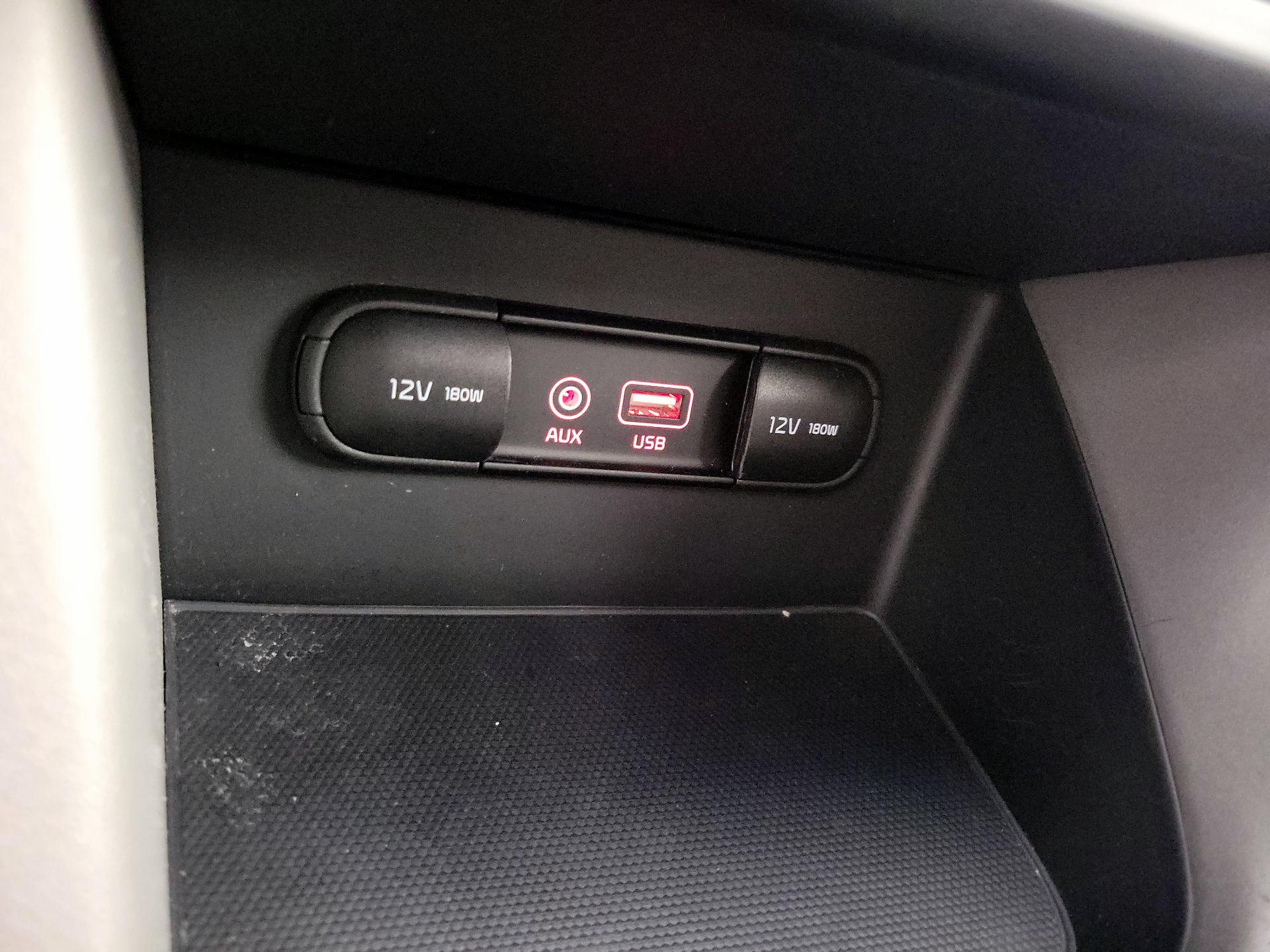 Thumbnail: 2019 Kia Niro - 18