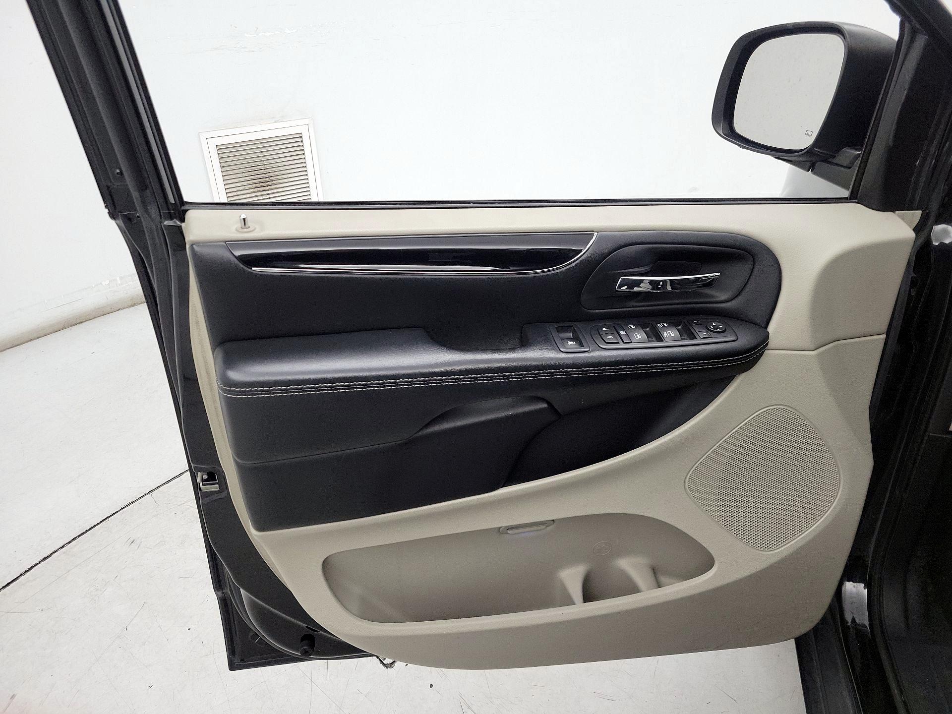 Thumbnail: 2019 Dodge Grand Caravan - 12