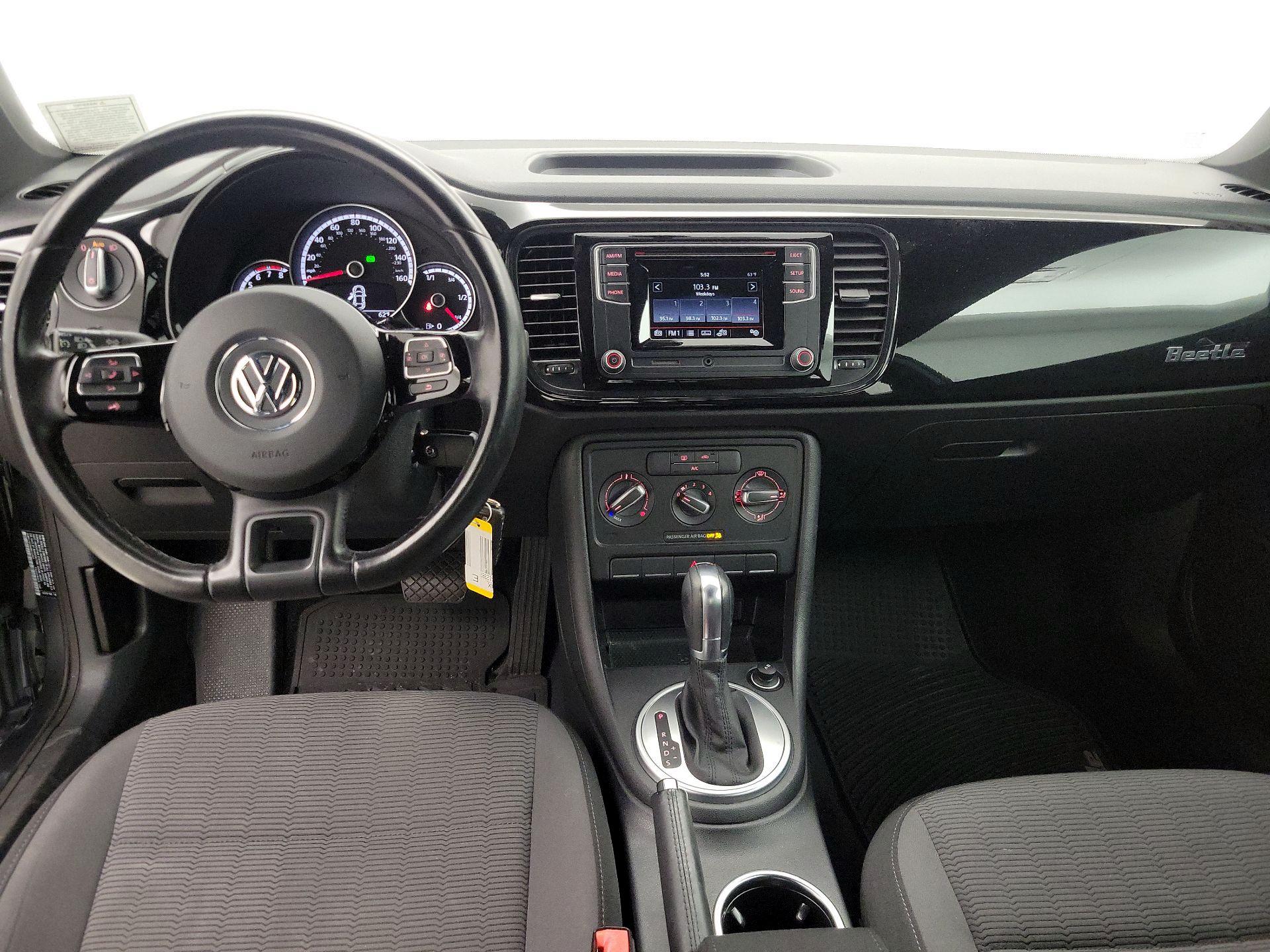 Thumbnail: 2016 Volkswagen Beetle - 9