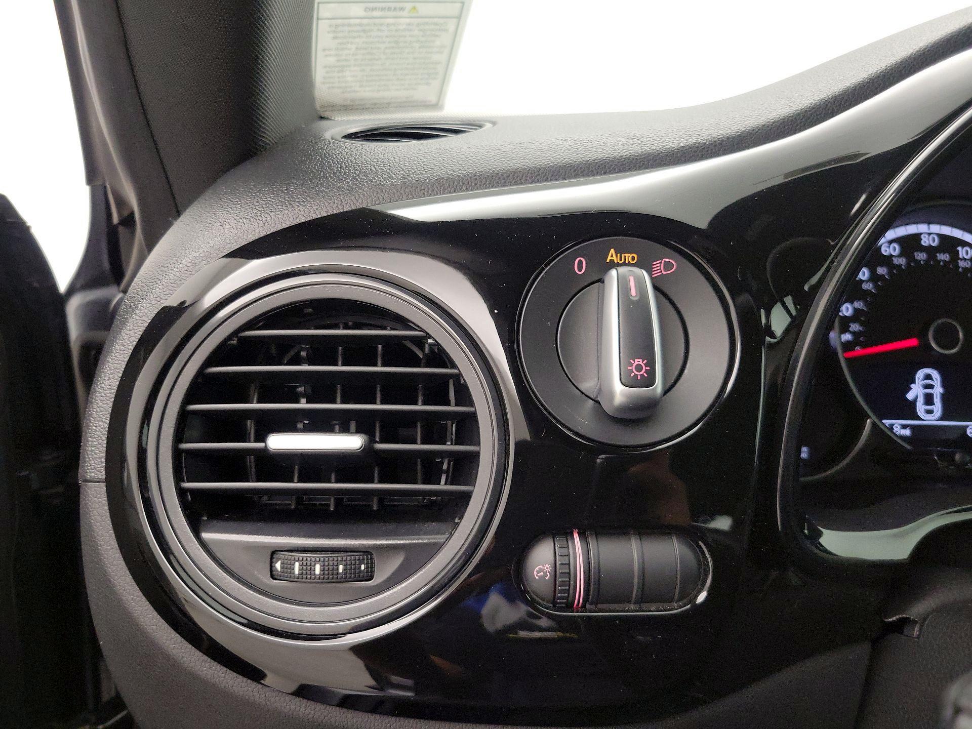 Thumbnail: 2016 Volkswagen Beetle - 13