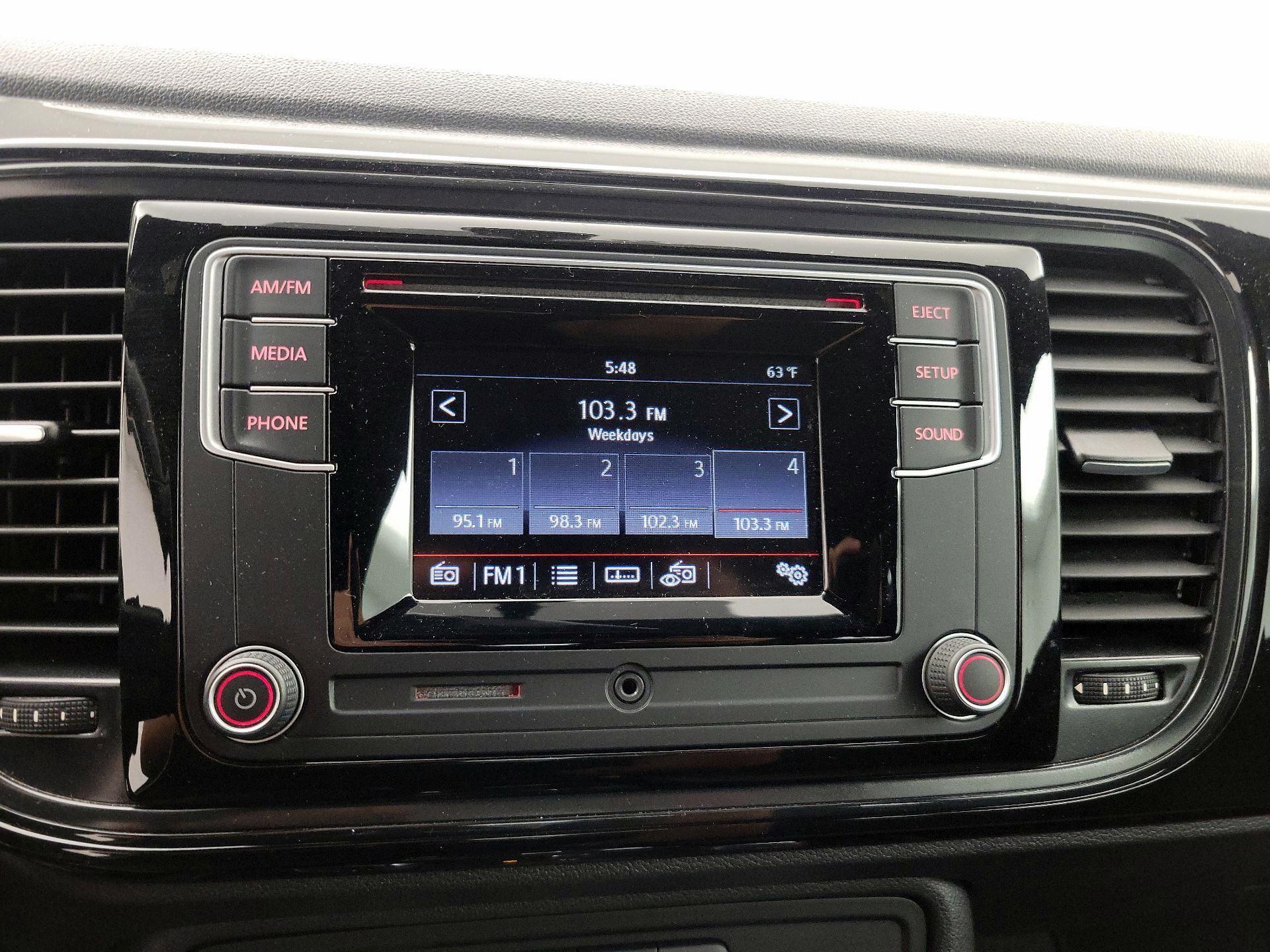 Thumbnail: 2016 Volkswagen Beetle - 14