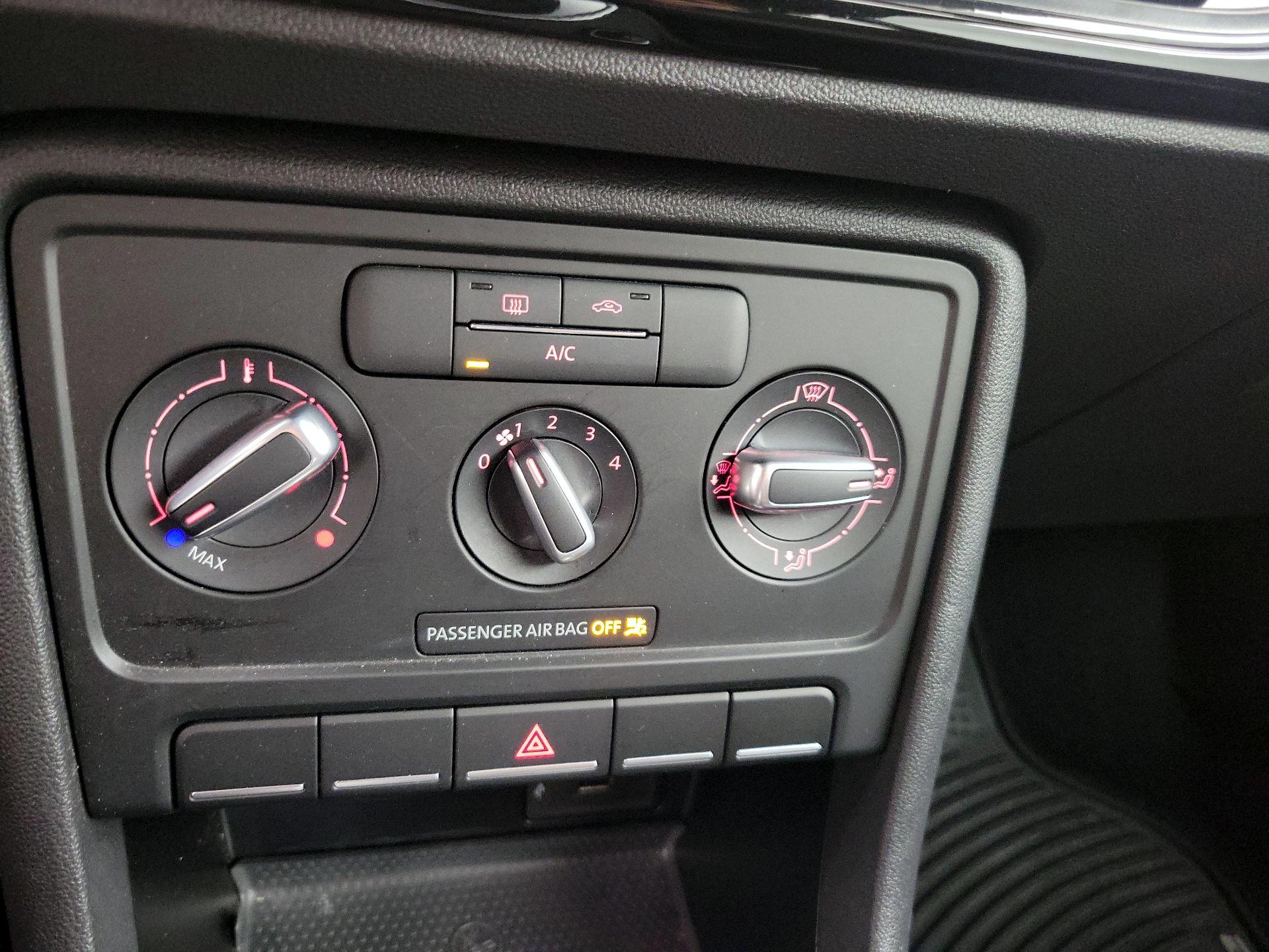 Thumbnail: 2016 Volkswagen Beetle - 15