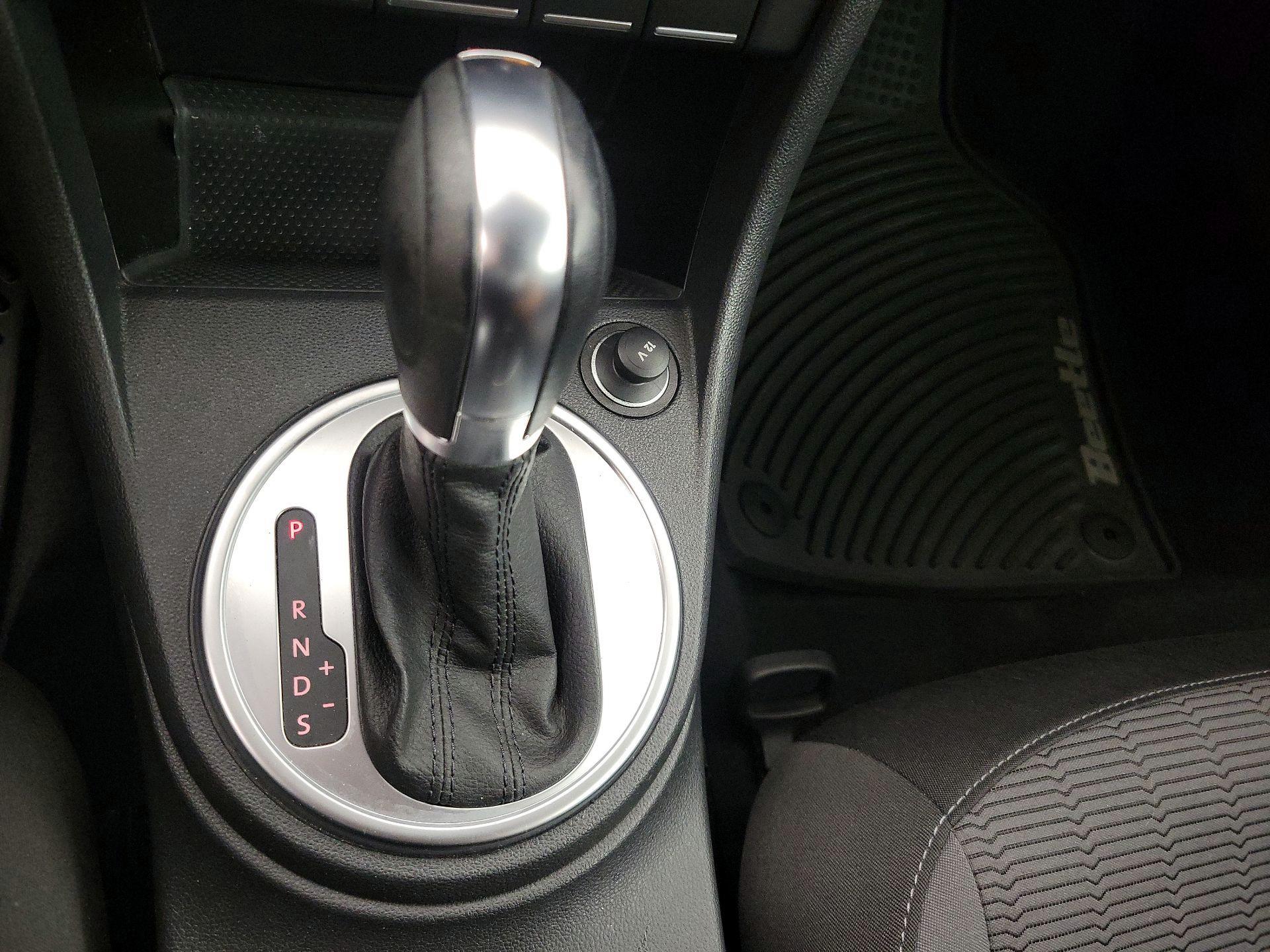 Thumbnail: 2016 Volkswagen Beetle - 16