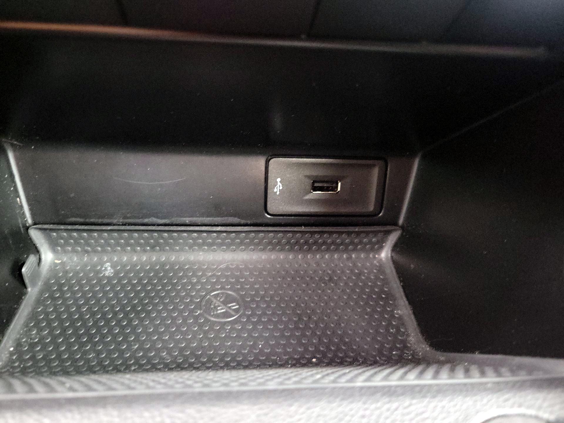 Thumbnail: 2016 Volkswagen Beetle - 17