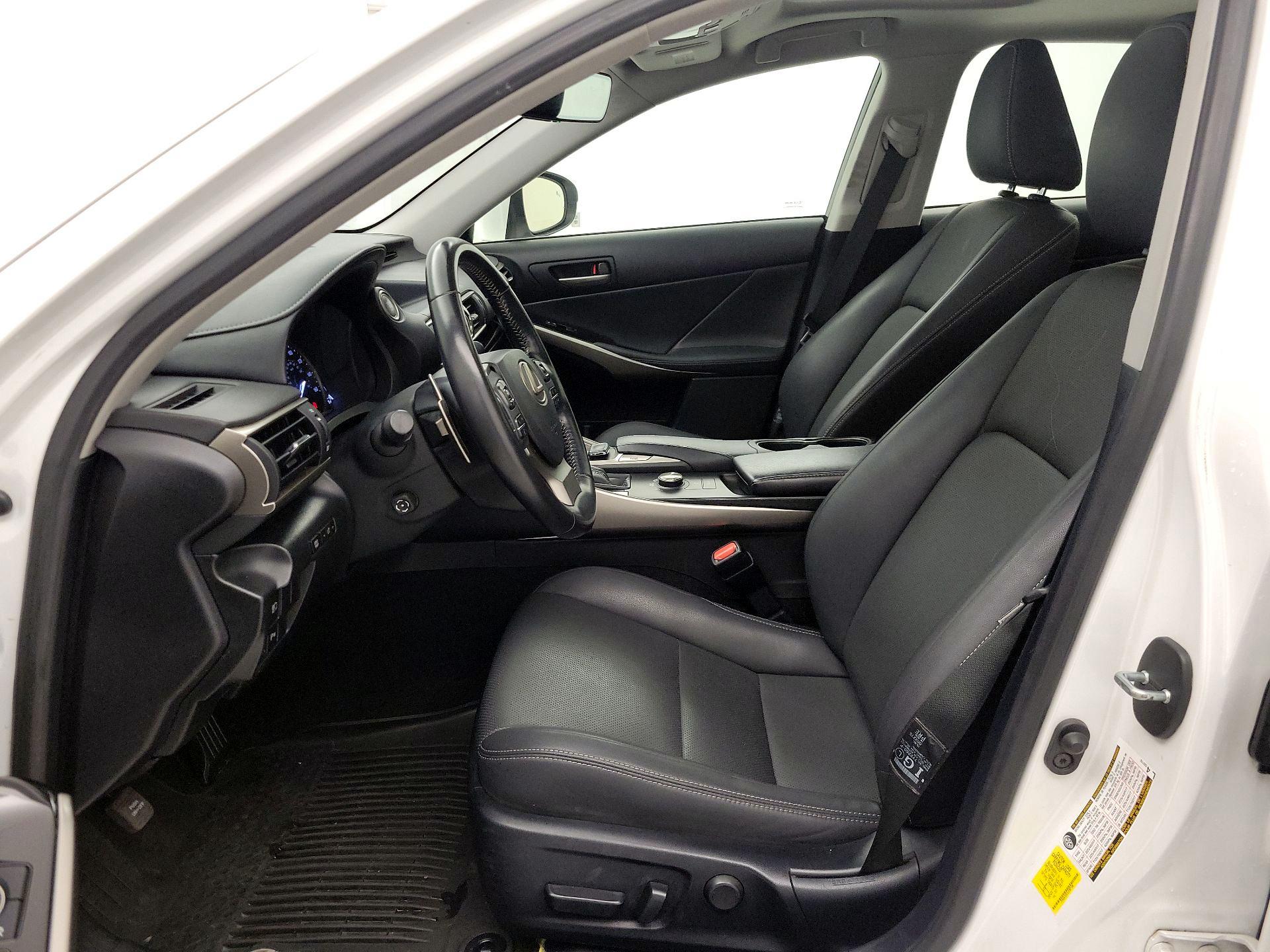 Thumbnail: 2020 Lexus IS - 11