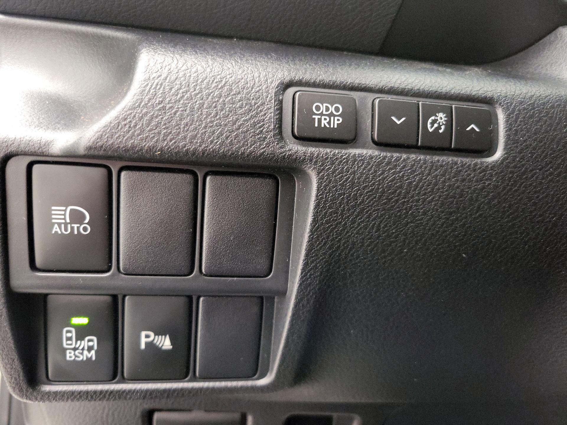 Thumbnail: 2020 Lexus IS - 13