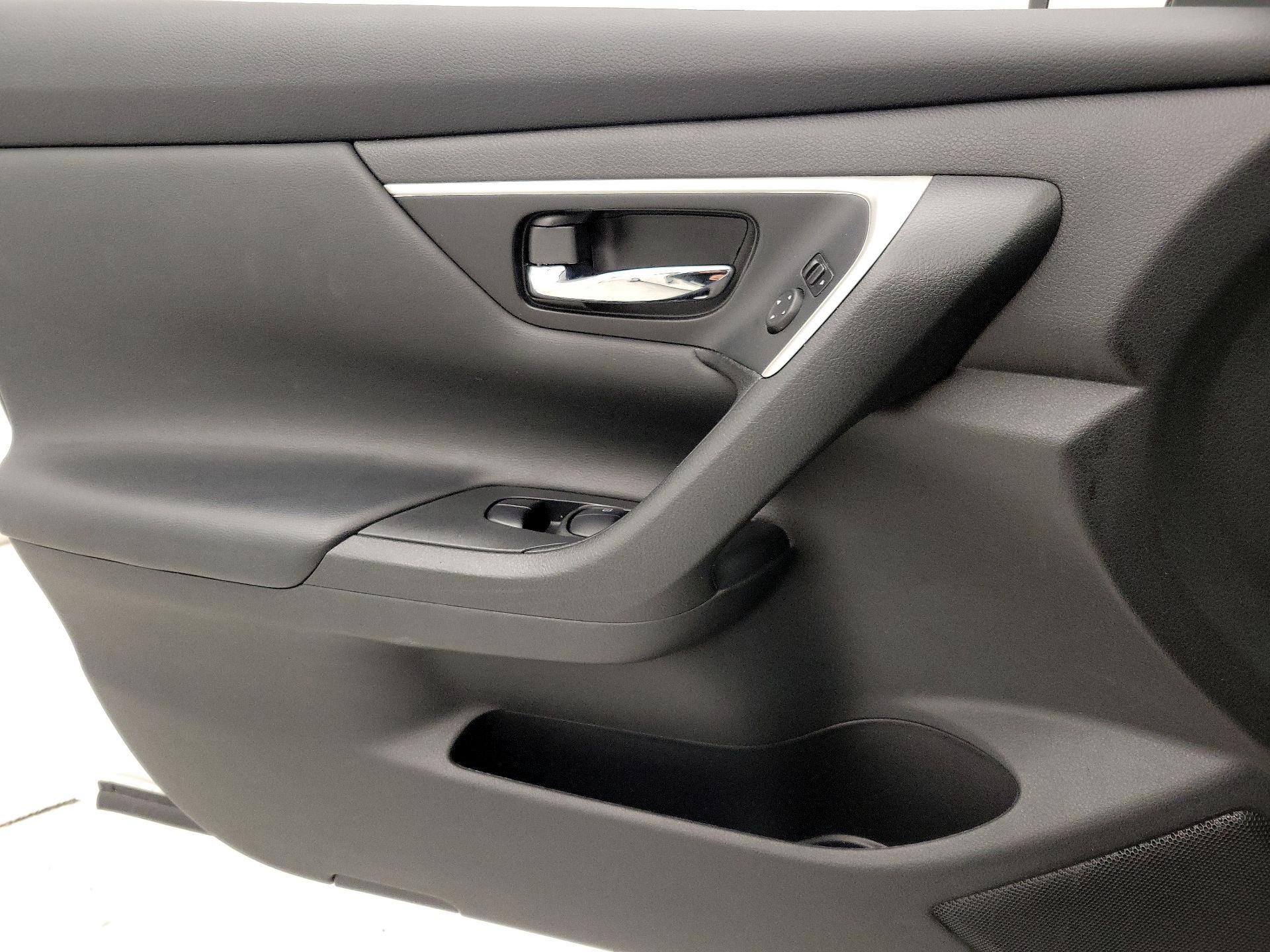 Thumbnail: 2018 Nissan Altima - 12