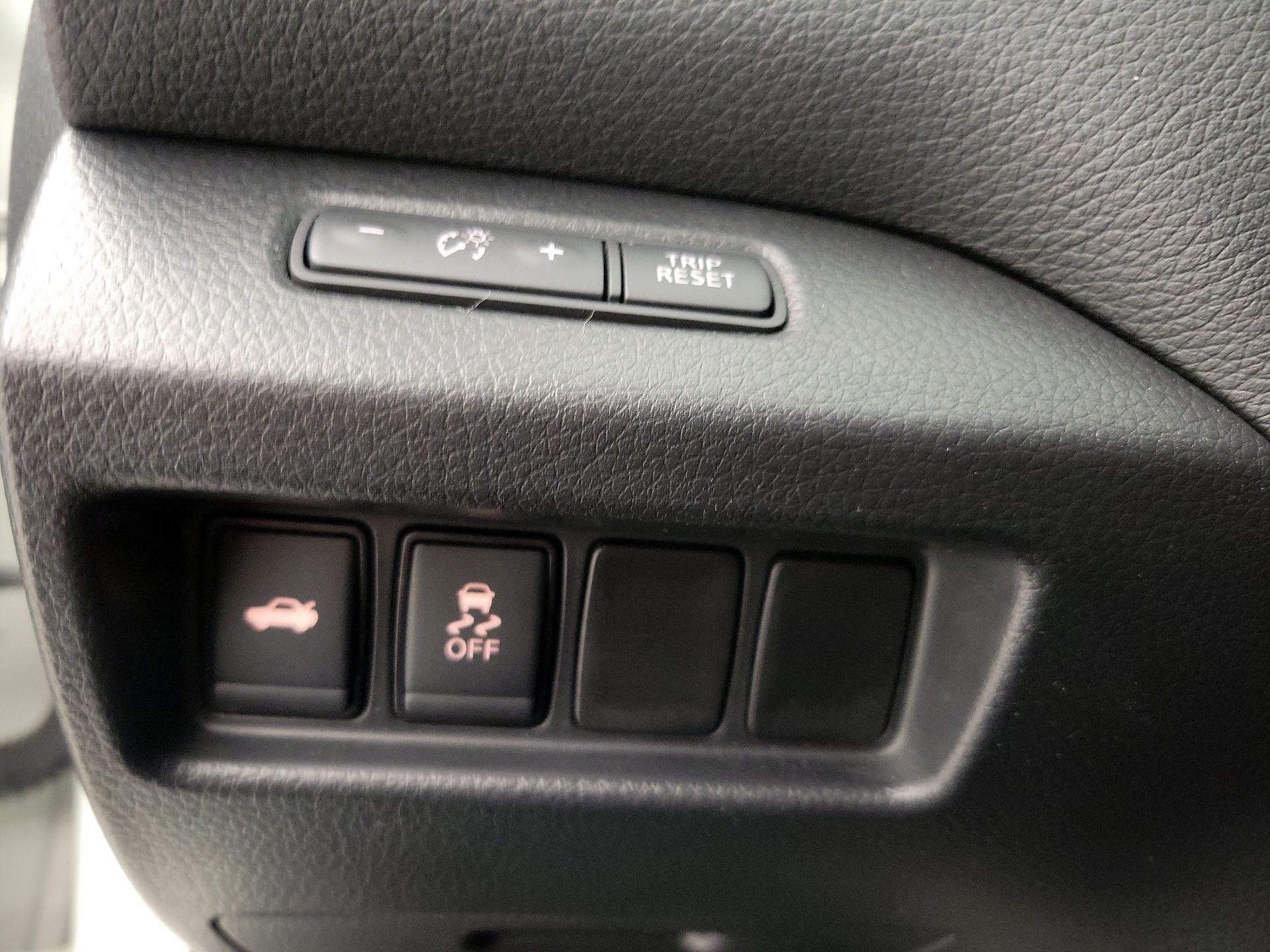 Thumbnail: 2018 Nissan Altima - 13