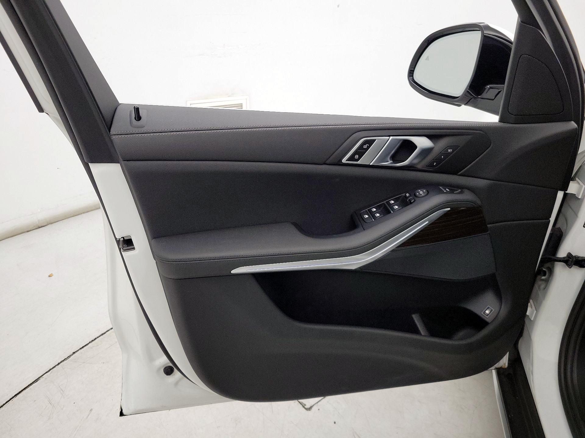 Thumbnail: 2021 BMW X5 - 12