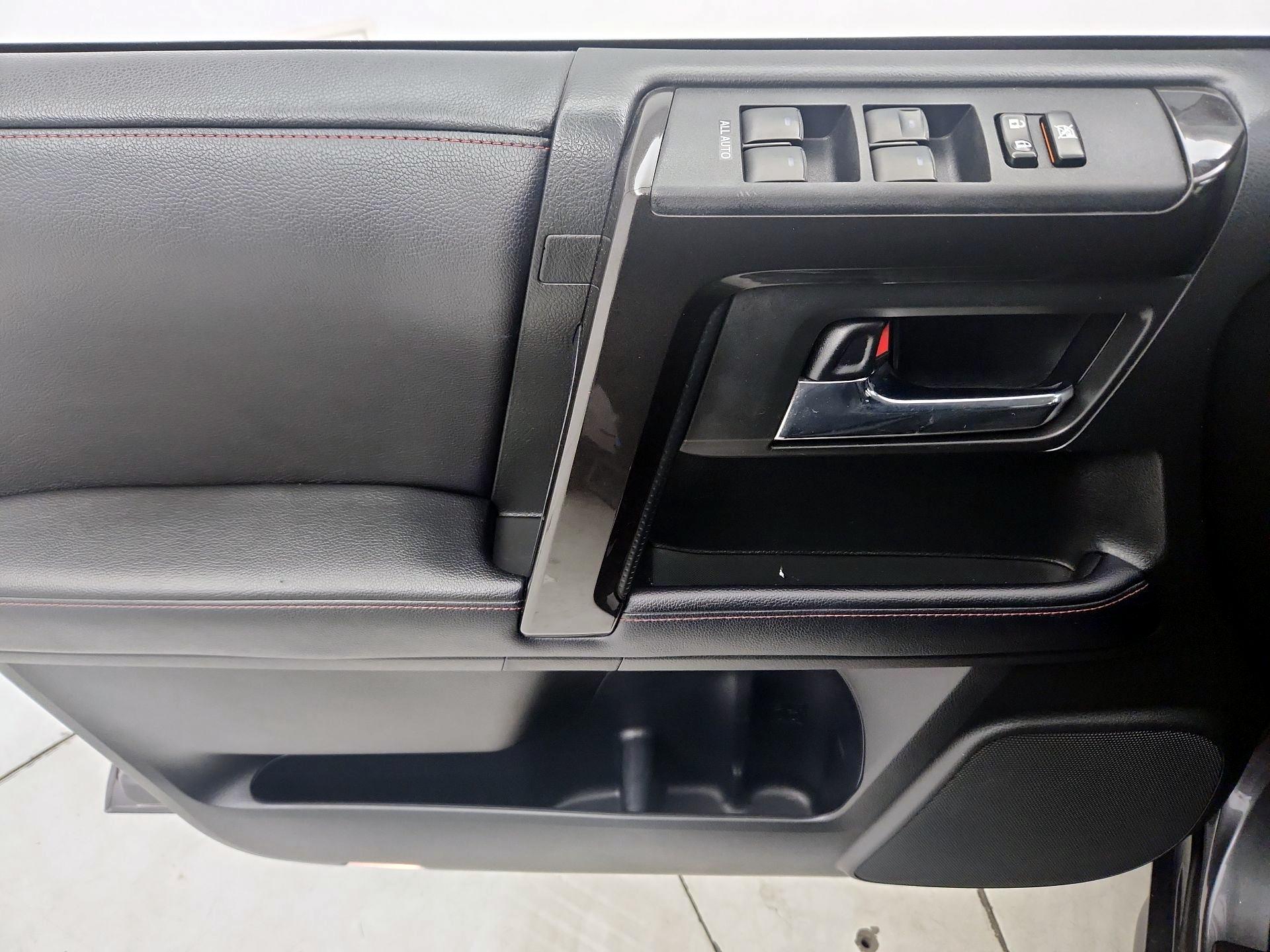 Thumbnail: 2018 Toyota 4Runner - 12