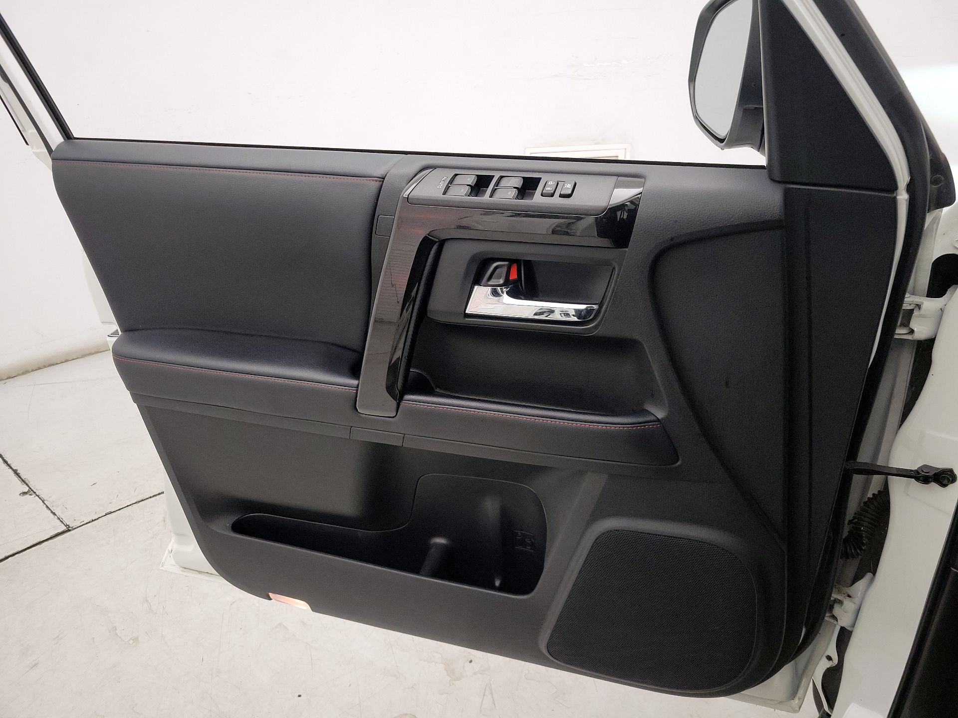 Thumbnail: 2021 Toyota 4Runner - 12