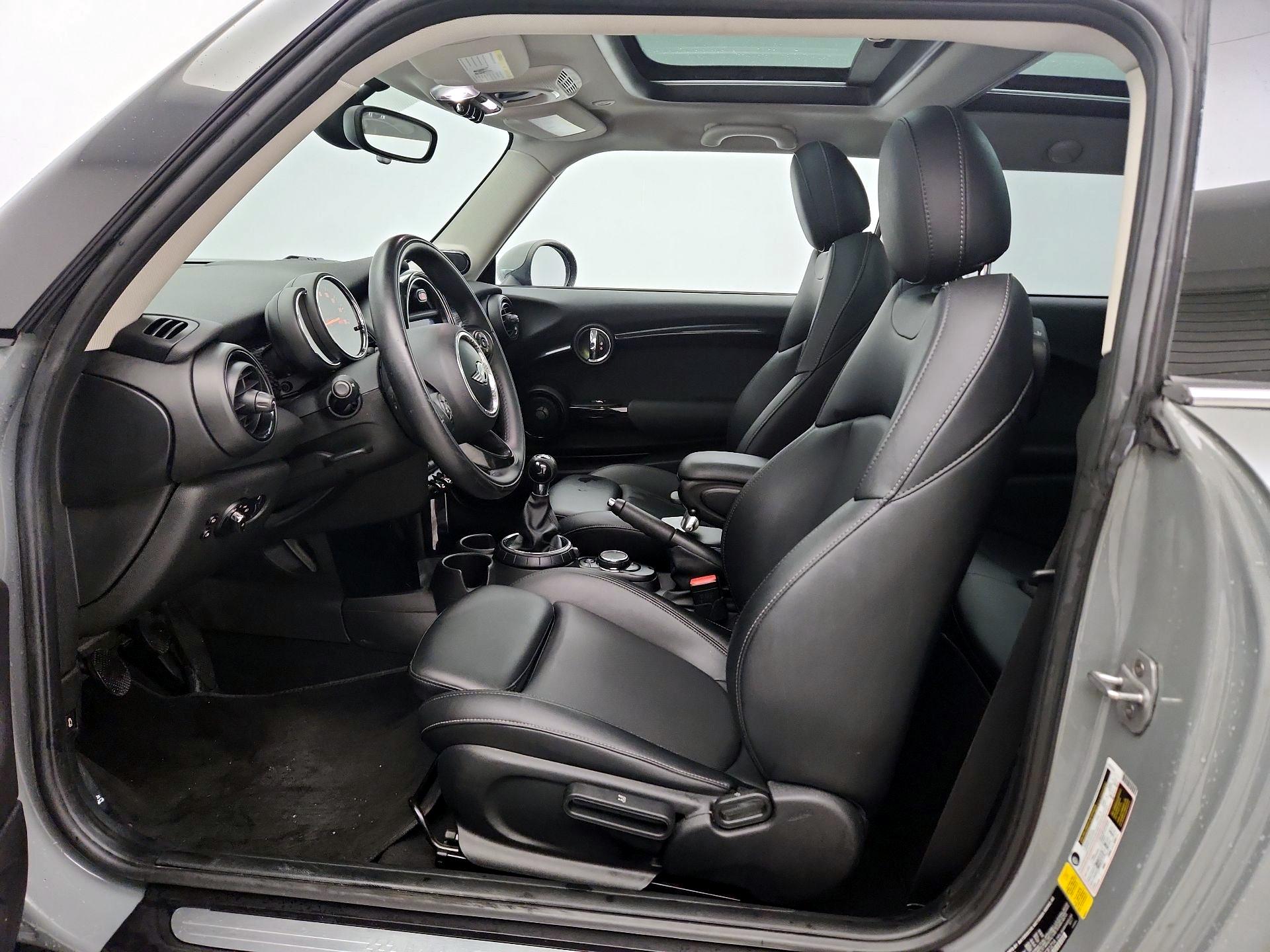 Thumbnail: 2016 MINI Cooper Hardtop - 11