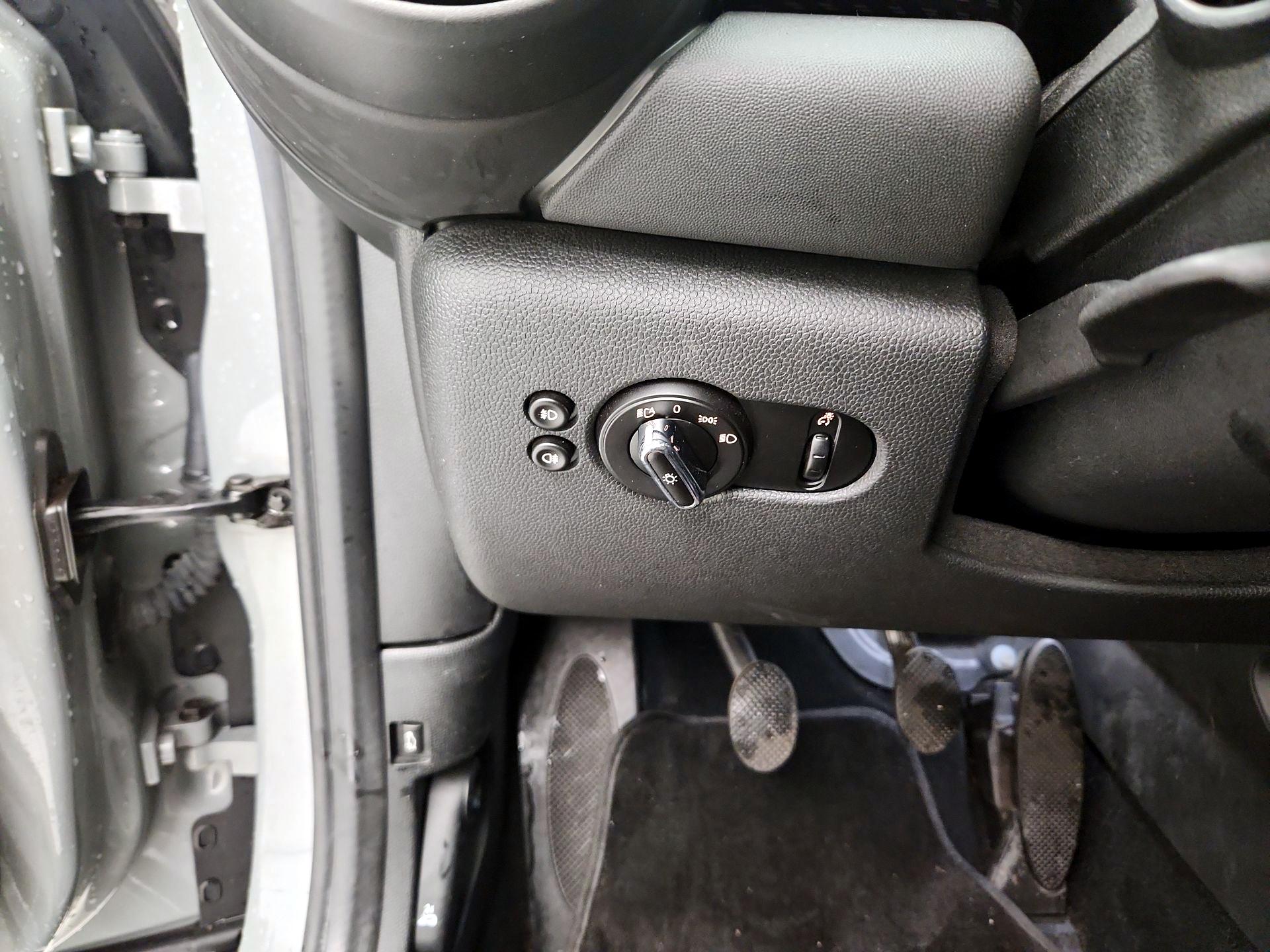 Thumbnail: 2016 MINI Cooper Hardtop - 13