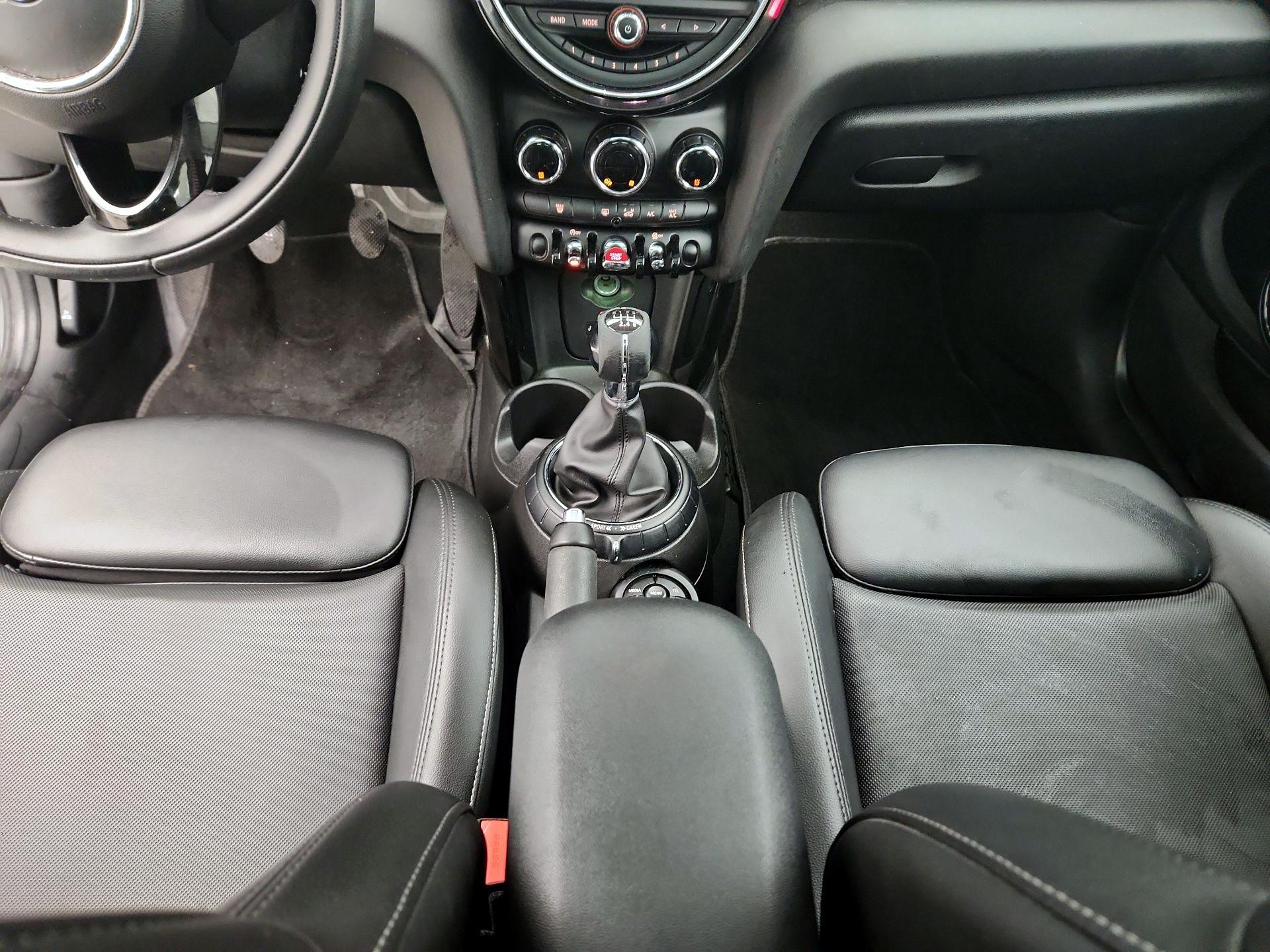 Thumbnail: 2016 MINI Cooper Hardtop - 17